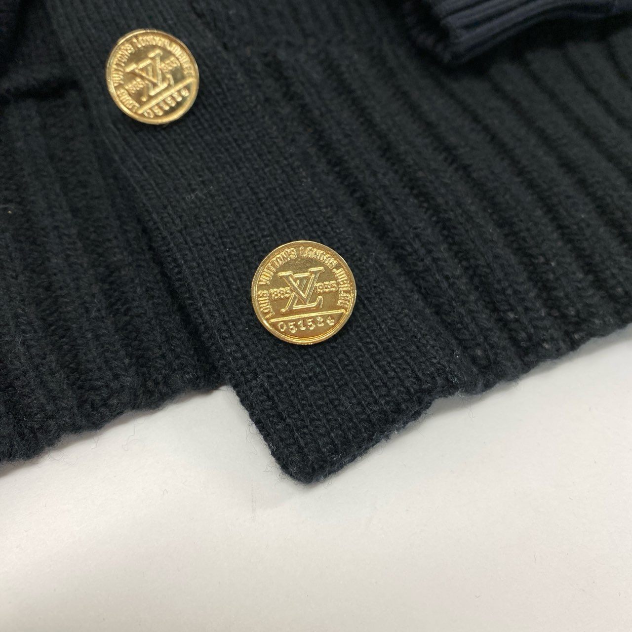 54h27《美品》LOUIS VUITTON ルイヴィトン クロップド コンパクトジャケット ニットジャケット 金ボタン XSサイズ ブラック レディース 女性用k02i