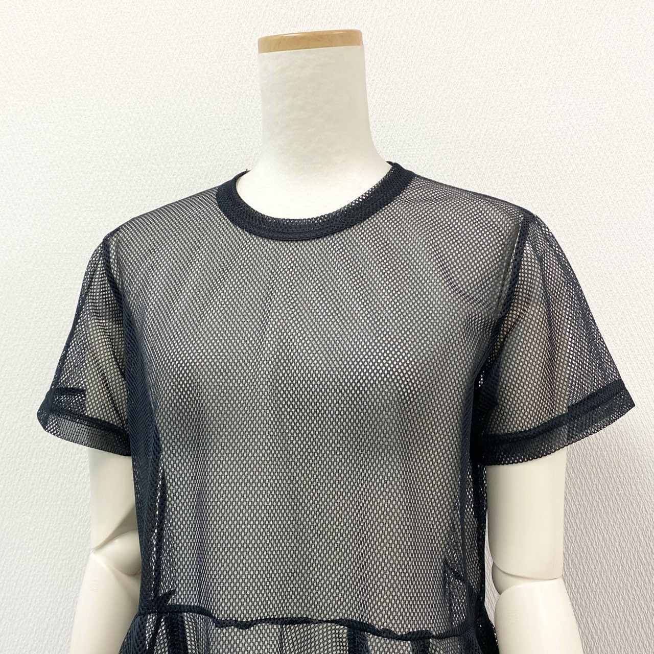 64g18 《美品》 COMME des GARCONS コムデギャルソン 2023AW メッシュペプラム チュニック S ブラック 画像参照 カットソー 日本製 女性服