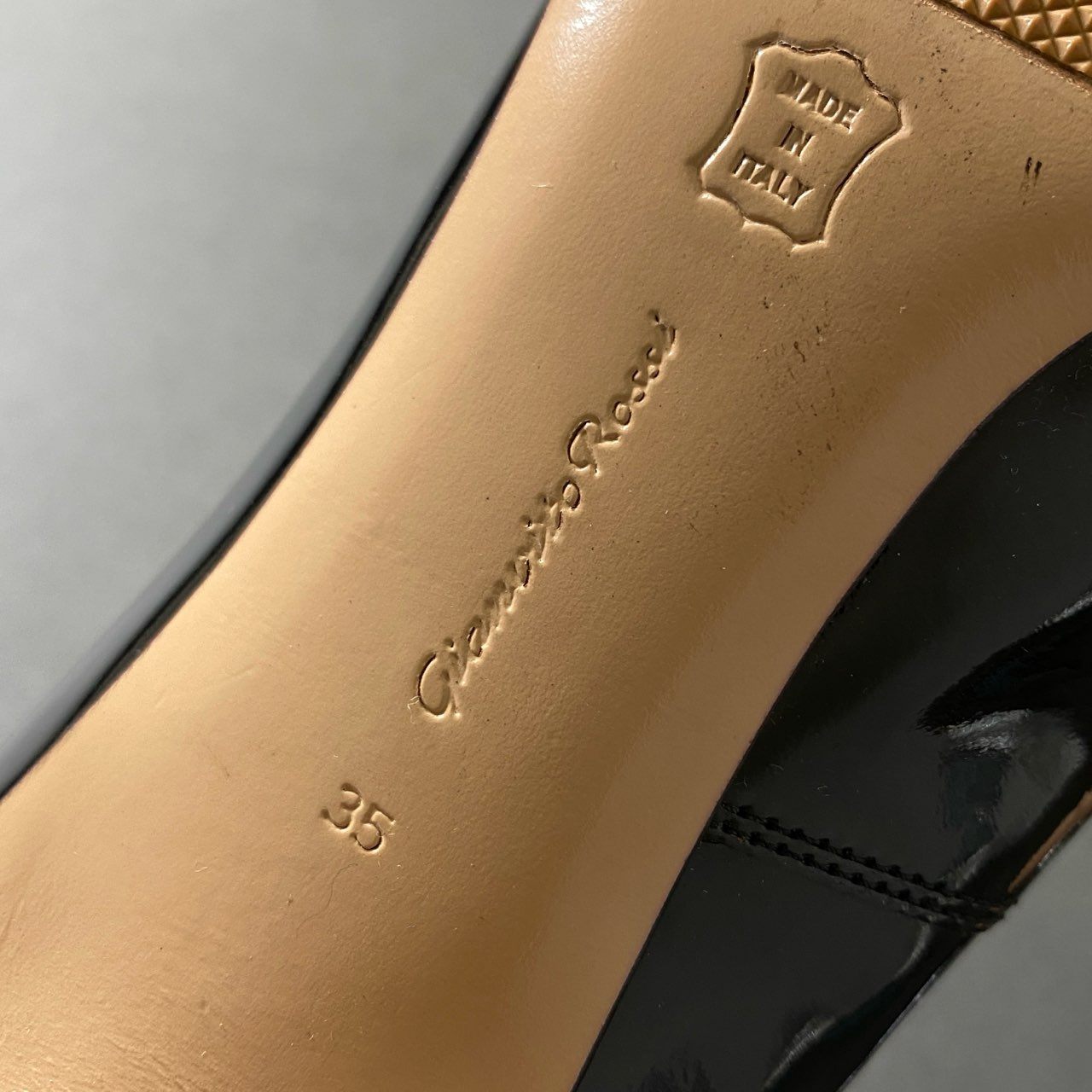 2h6 Gianvito Rossi ジャンヴィトロッシ ポインテッドトゥ パンプス サイズ35 ブラック パテントレザー レディース 女性用 靴 シューズ