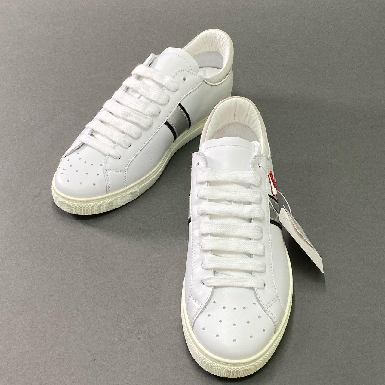 6b28 《タグ付き》 DSQUARED2 ディースクエアード Maple Leaf Sneakerd カーフレザー ローカットスニーカー 本革 保存袋付属 43 ホワイト 牛革