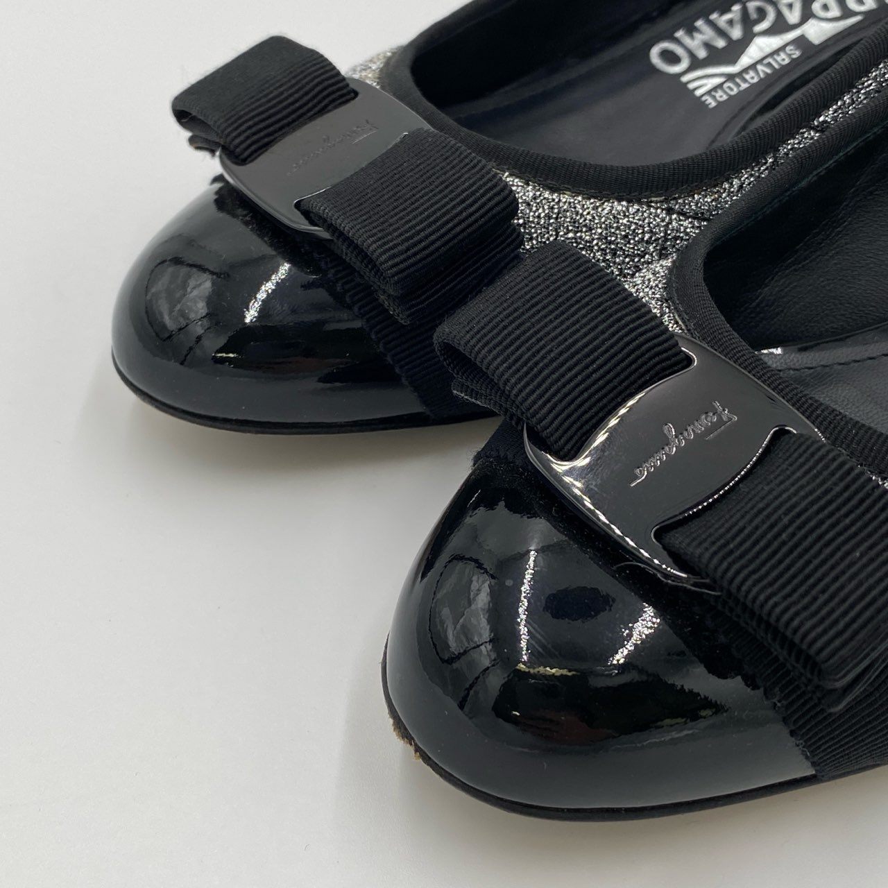 1h7 Salvatore Ferragamo サルヴァトーレ フェラガモ VARA Q ヴァラリボン ラメ エナメルパンプス 6D シルバー グリッター シューズ 箱付きt18r
