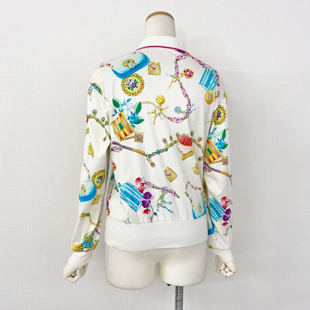 17f14-1 LEONARD SPORT レオナール 長袖ポロシャツ 襟付きカットソー トップス 宝石花柄プリント 0568101 サイズM ホワイト マルチカラー コットン100% レディース