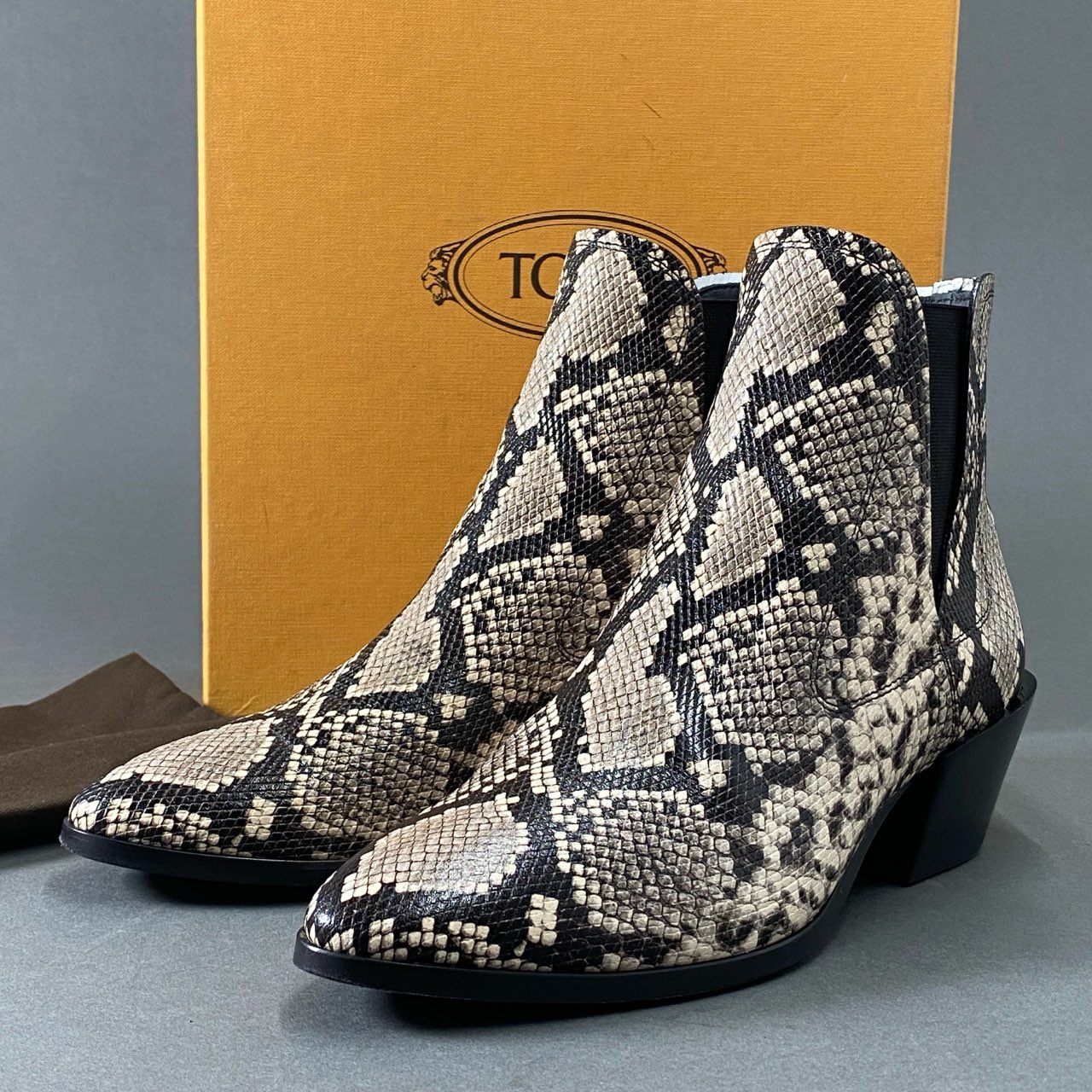 3i27 《美品》 TOD'S トッズ イタリア製 パイソン ウエスタンショートブーツ チャンキーヒール 37 1/2 ベージュ