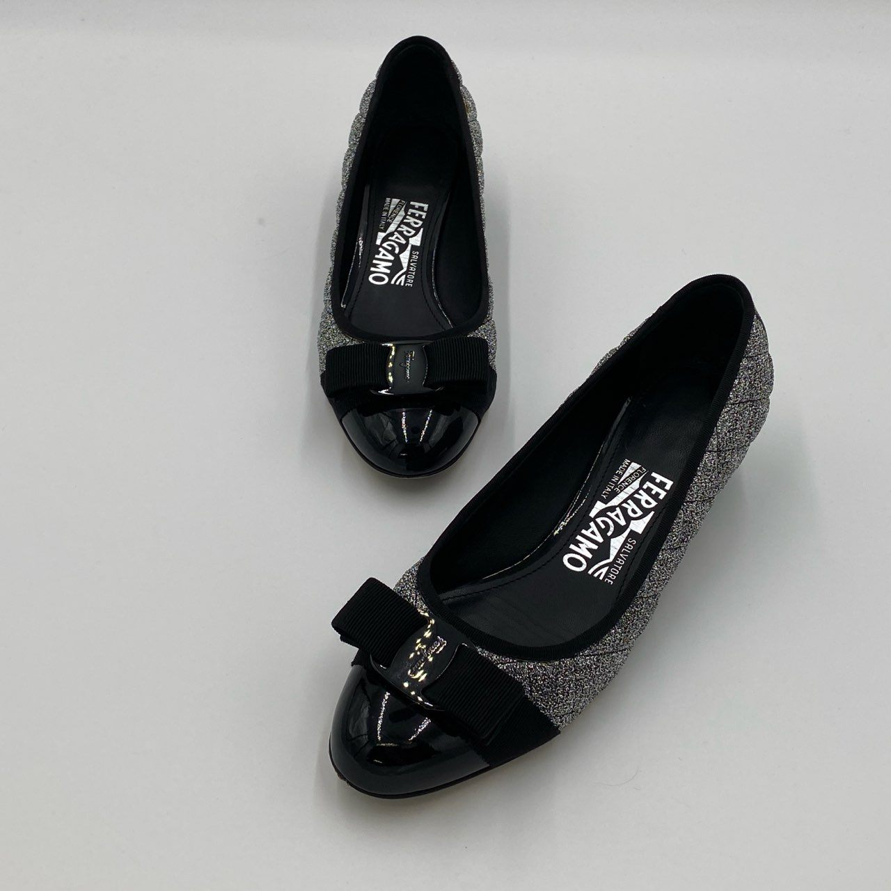 1h7 Salvatore Ferragamo サルヴァトーレ フェラガモ VARA Q ヴァラリボン ラメ エナメルパンプス 6D シルバー グリッター シューズ 箱付きt18r