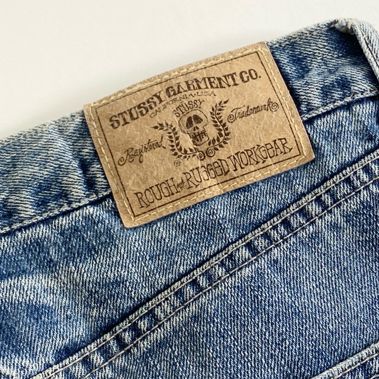 59g26 STUSSY ステューシー デニムパンツ ジーンズ ボトムス ロゴプリント 34 インディゴ コットン