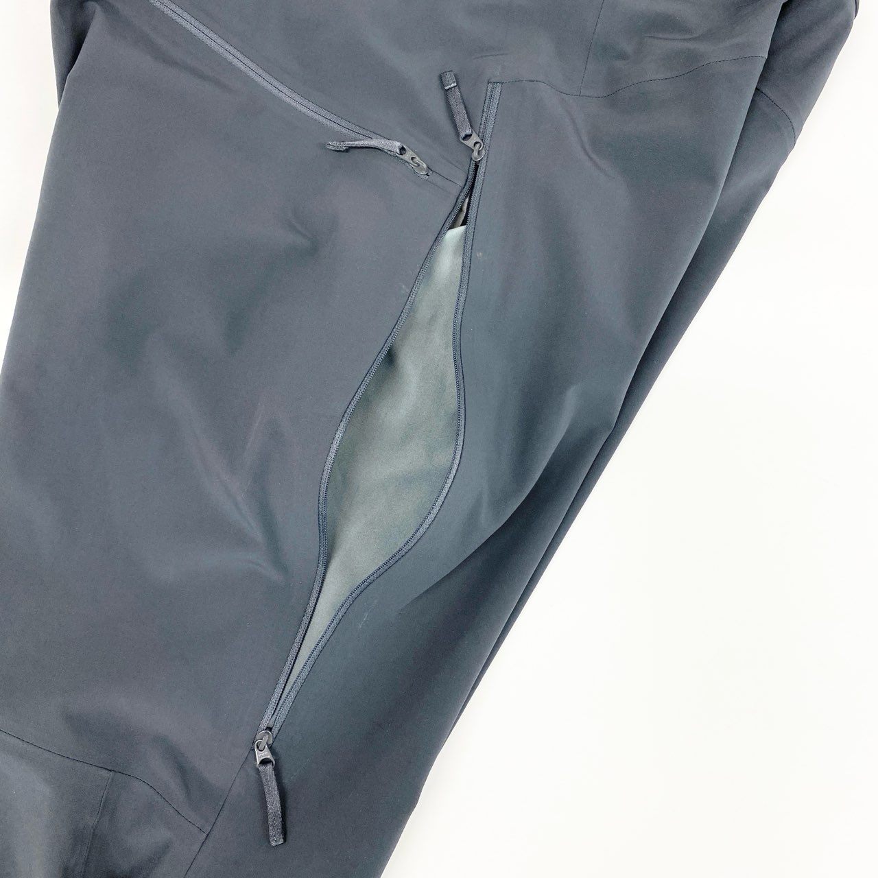44h26 ARC'TERYX アークテリクス RUSH STRETCH PANT ラッシュストレッチパンツ ボトムス Mサイズ グレー ナイロン メンズo07t