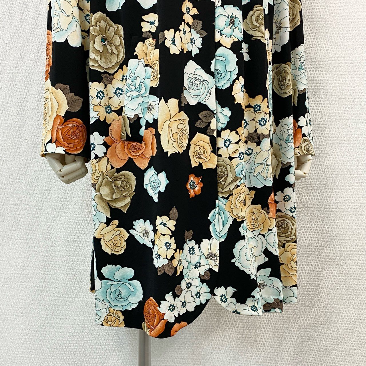 41i26 《極美品》 LEONARD レオナール カンカン素材 薄手コート ロングカーディガン 美しい花柄プリント 0161310 サイズL マルチカラー レディースu02t