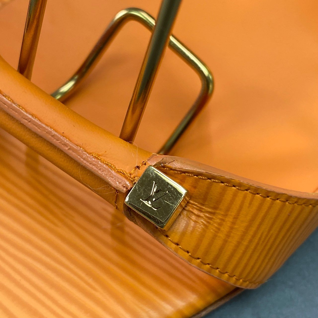 3c3 LOUIS VUITTON ルイヴィトン エピミュールサンダル スリングバック ヒールサンダル スタックヒール レザー LVロゴ イタリア製 レディース 35 オレンジ 本革