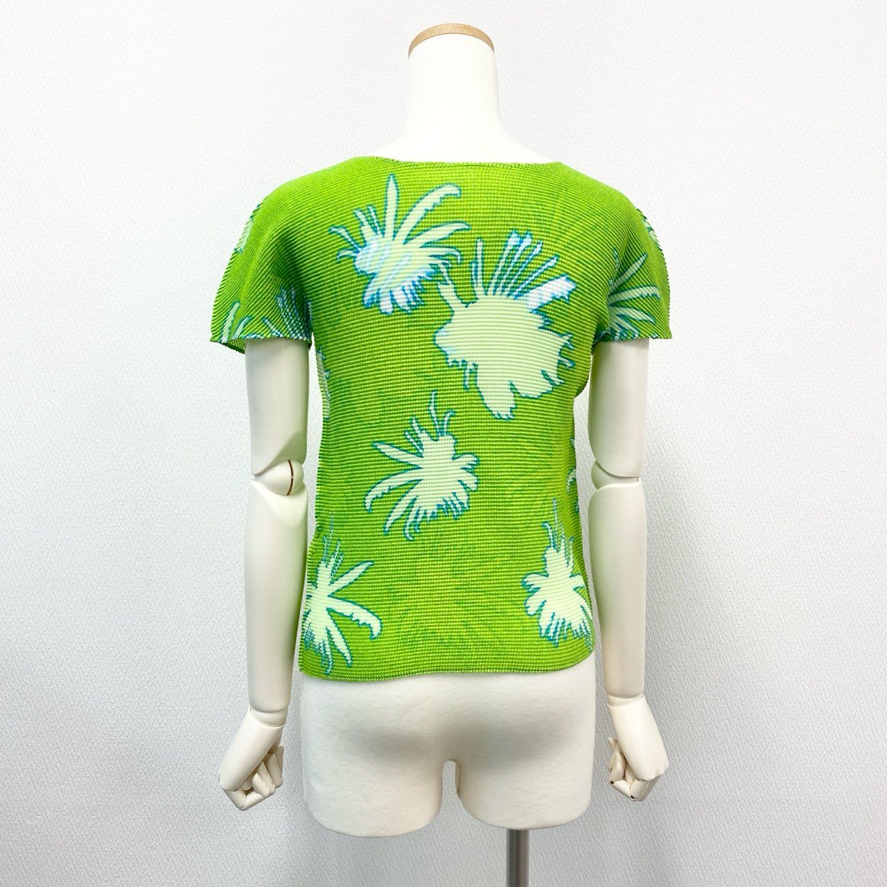 56j20 《美品》ISSEY MIYAKE me イッセイミヤケ ミー ワッフルプリーツカットソー 半袖カットソー シルエットプリント MI41FK516 F グリーン ブルー レディースu02t