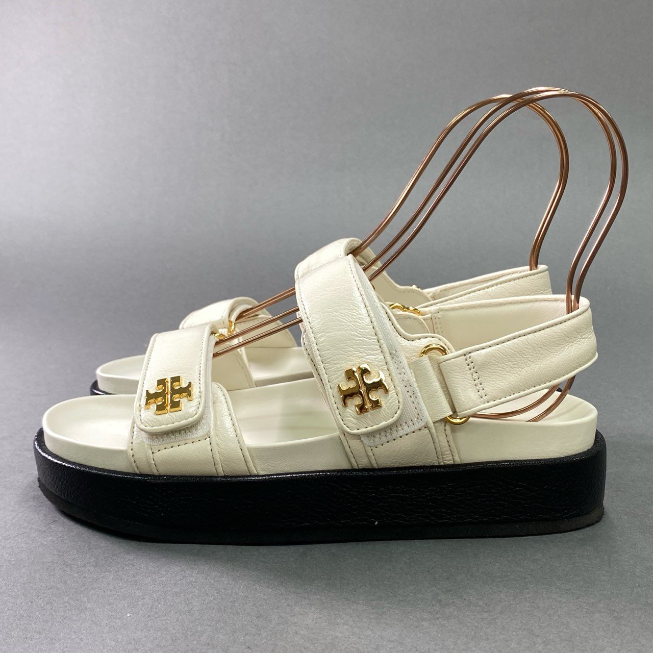 4k11 《美品》 TORY BURCH トリーバーチ Kira Sport Sandal スポーツサンダル 144328 7M 24cm ホワイト シューズ 箱付き