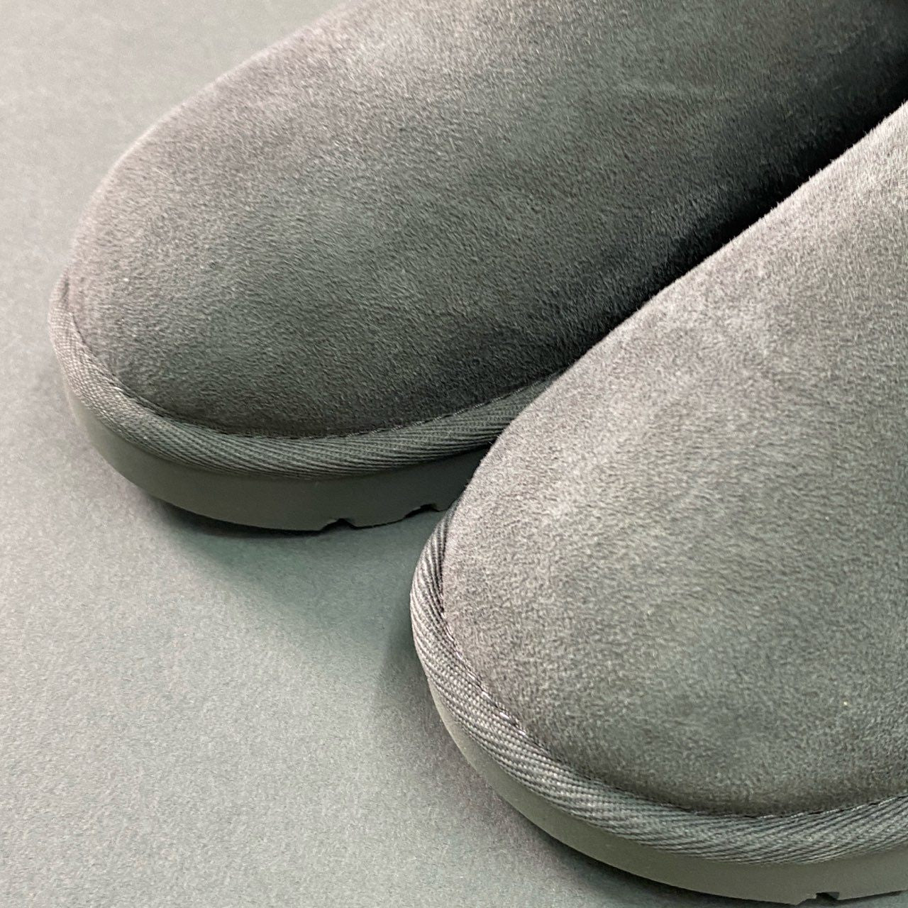 5g24 《未使用》 UGG アグ W MINI BAILEY BUTTON 2 ムートンブーツ 1016422 22cm グレー スエードレザー シューズ 箱付き_