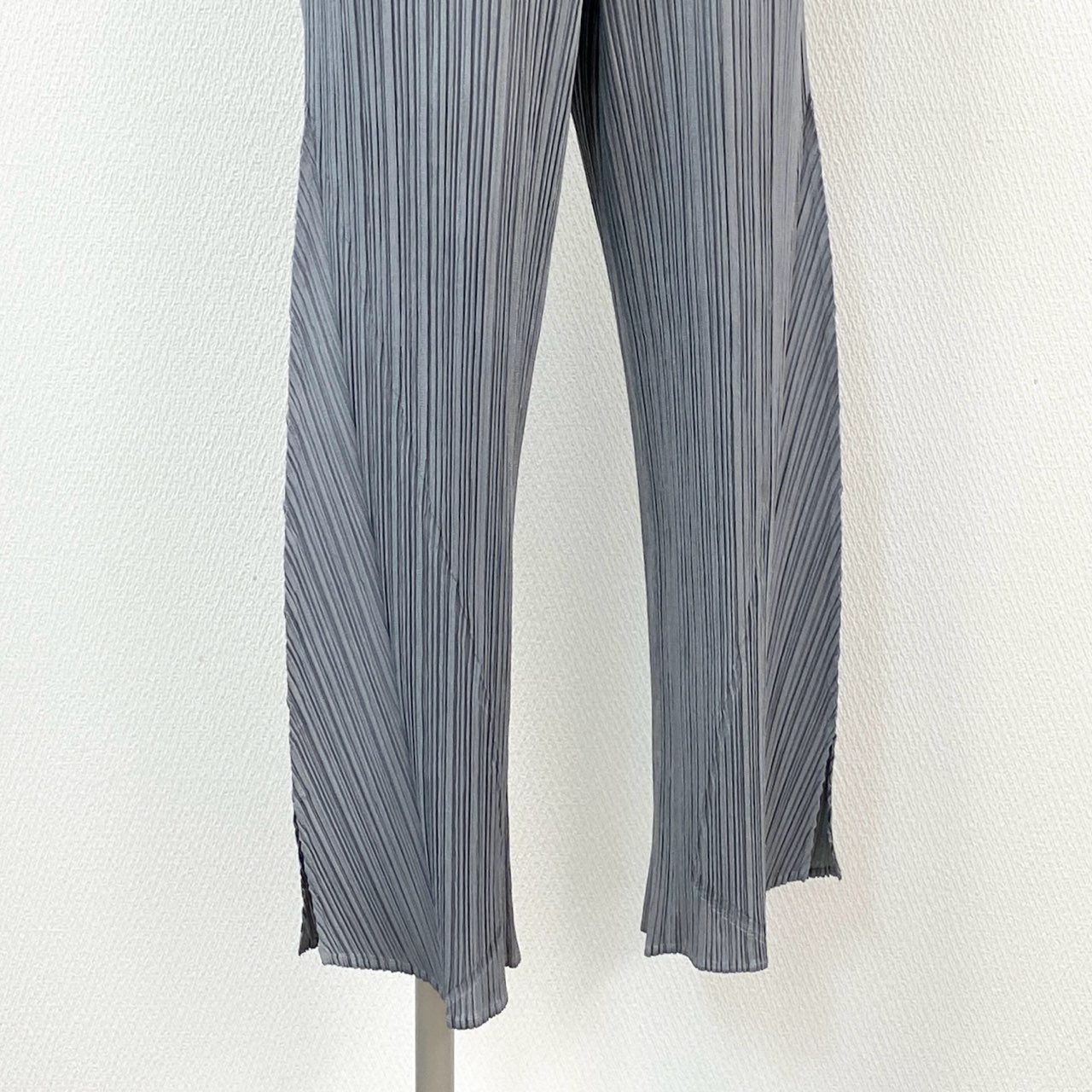 59e9 PLEATS PLEASE プリーツプリーズ イッセイミヤケ スリット入り 変形パターン プリーツパンツ ボトム PP71-JF412 サイズ4 ライトグレー レディース 女性用