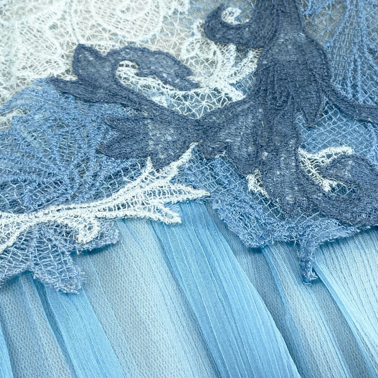79g24 《未使用》定価¥113.300 TADASHI SHOJI タダシショージ Ines Dress レースドレスワンピース 2 ブルー パーティ 結婚式_