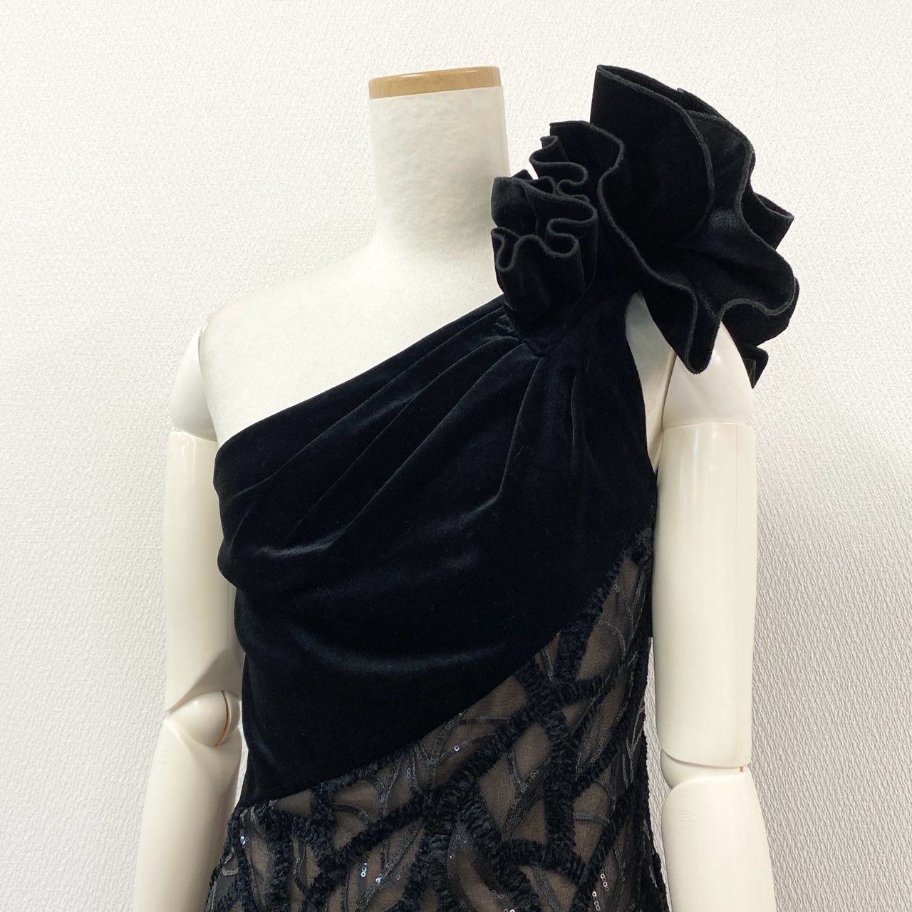 62g18 《現行》定価¥179.300 TADASHI SHOJI タダシショージ ワンショルダー ベルベットロングドレス CGT23478LJ 0 ブラック シェニール スパンコール刺繍 ワンピース