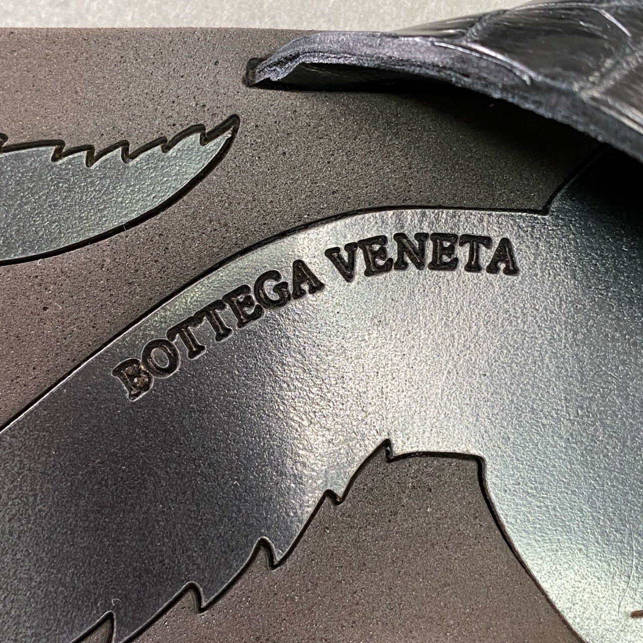 7d16 《美品》 BOTTEGA VENETTA ボッテガヴェネタ クロコダイル トングサンダル 39 ブラック レザー ワニ革 シューズ ビーチサンダル 夏