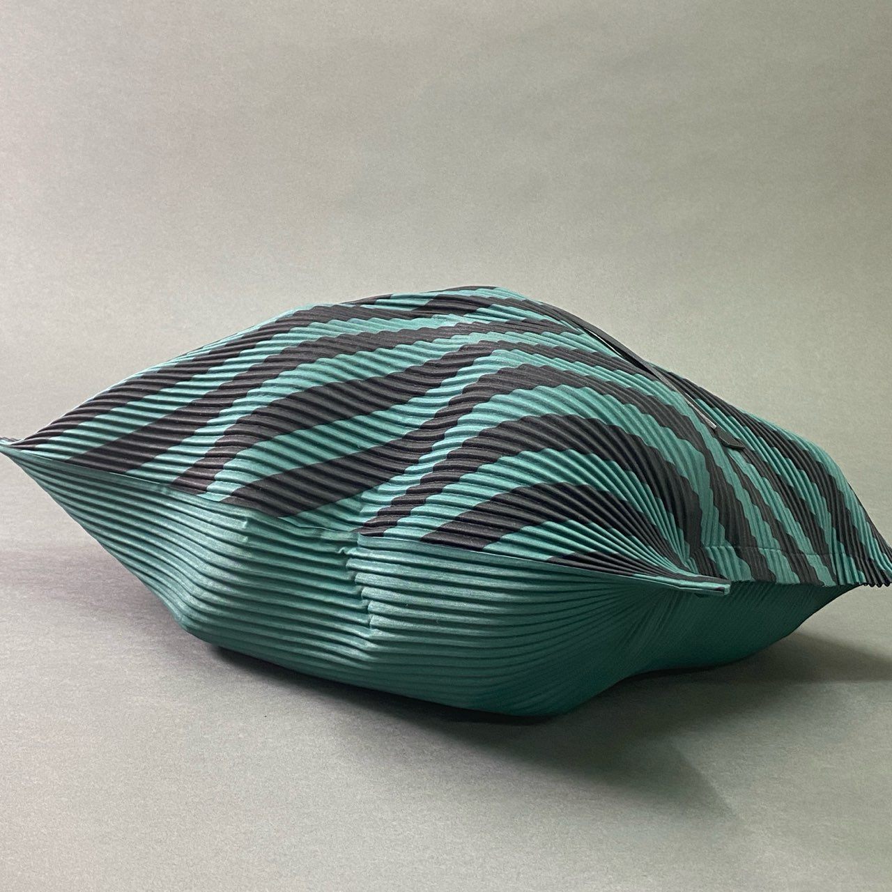 Bc10 me ISSEY MIYAKE ミーバイ イッセイミヤケ 2017SS PLEATS HAND BAG プリーツハンドバッグ ブラック グリーン レザー 牛革 カバン