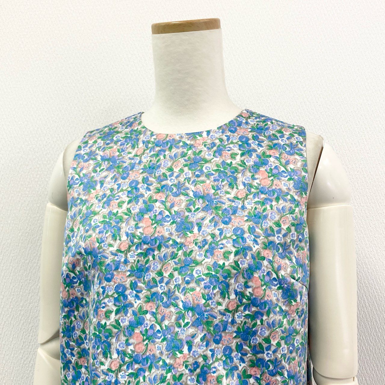 49k8 《タグ付》定価¥26,400 TSURU By MARIKO OIKAWA ツル バイ マリコオイカワ 23SS Matine リボン付 ペプラム F ブルー ノースリーブ チュニック 日本製