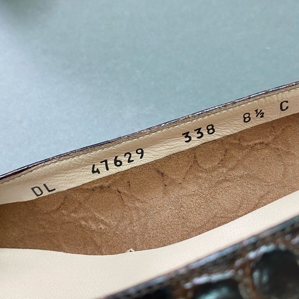 2e10 《美品》 Salvatore Ferragamo サルヴァトーレ フェラガモ VARA ヴァラリボン クロコ パンプス 8 1/2 ブラウン レザー シューズ 革靴 箱付き