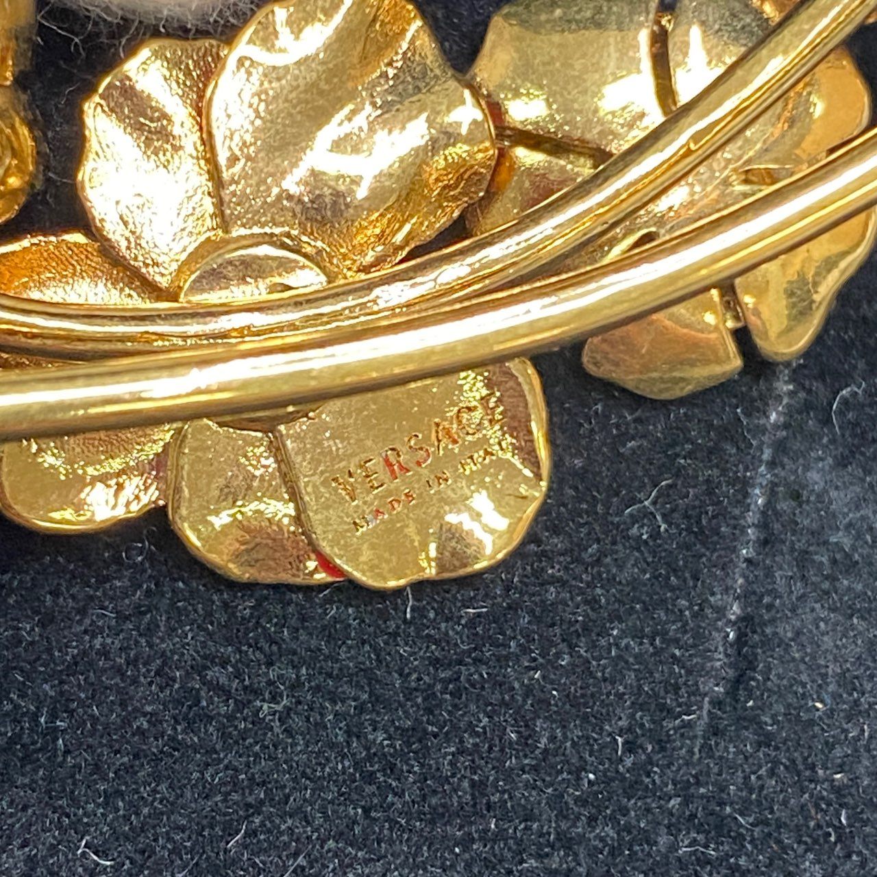 a20 VERSACE ヴェルサーチ フラワークリスタル イヤーフック イヤリング ゴールド イヤーカフ ビジュー ラインストーン アクセサリー ジュエリー