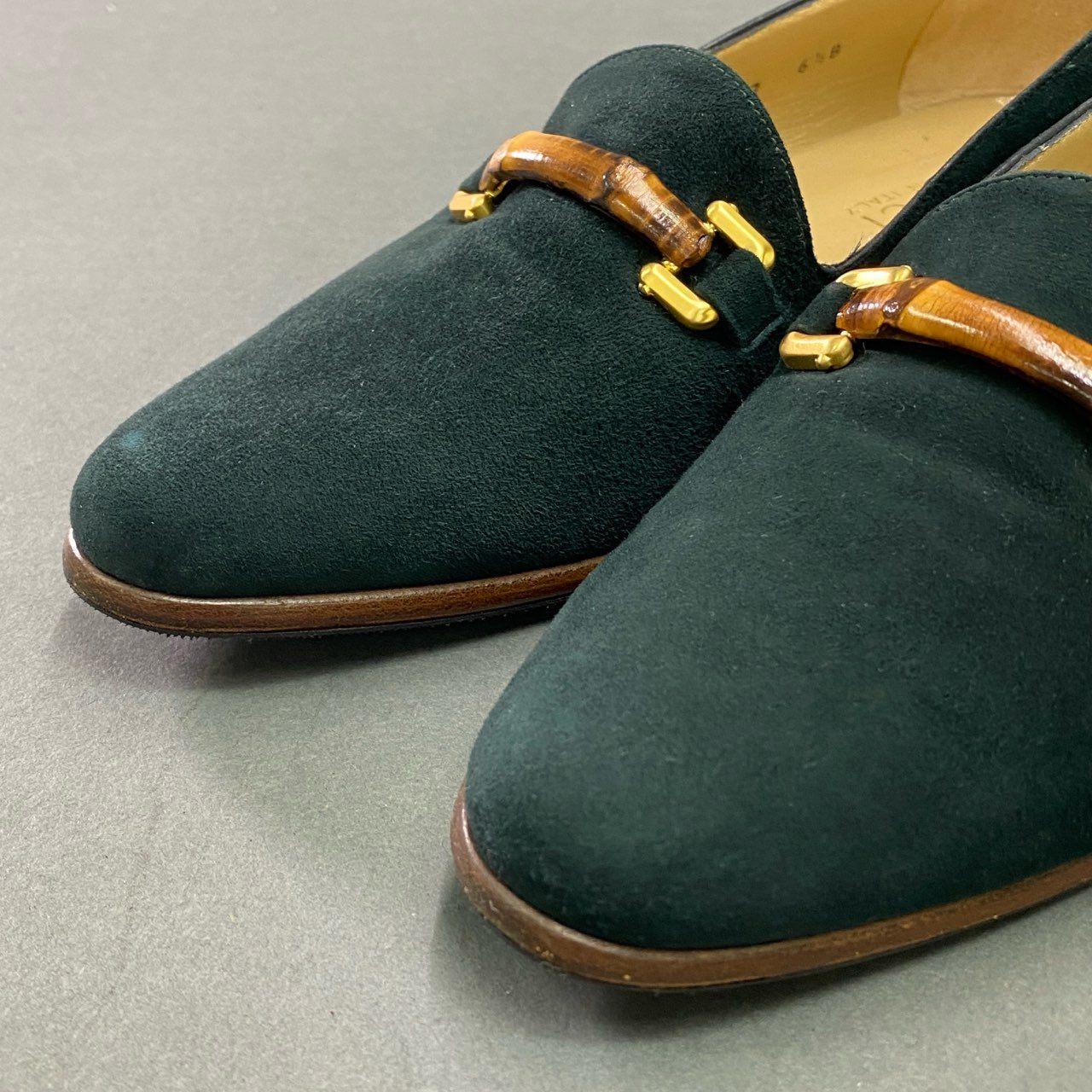 4c25 GUCCI グッチ バンブービット ローファー パンプス シューズ スエード イタリア製 6 1/2 グリーン スウェードレザー