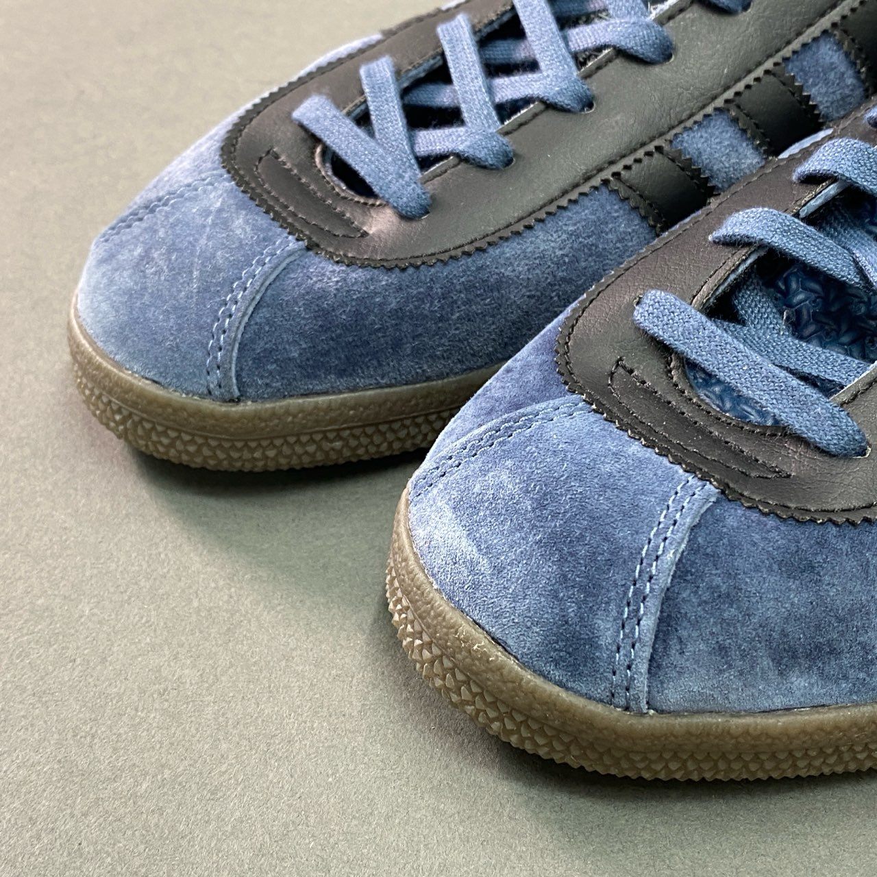 4f4 《未使用品》 adidas アディダス LONDON ロンドン スニーカー IE0825 28cm ネイビー スエードレザー シューズ 箱付き