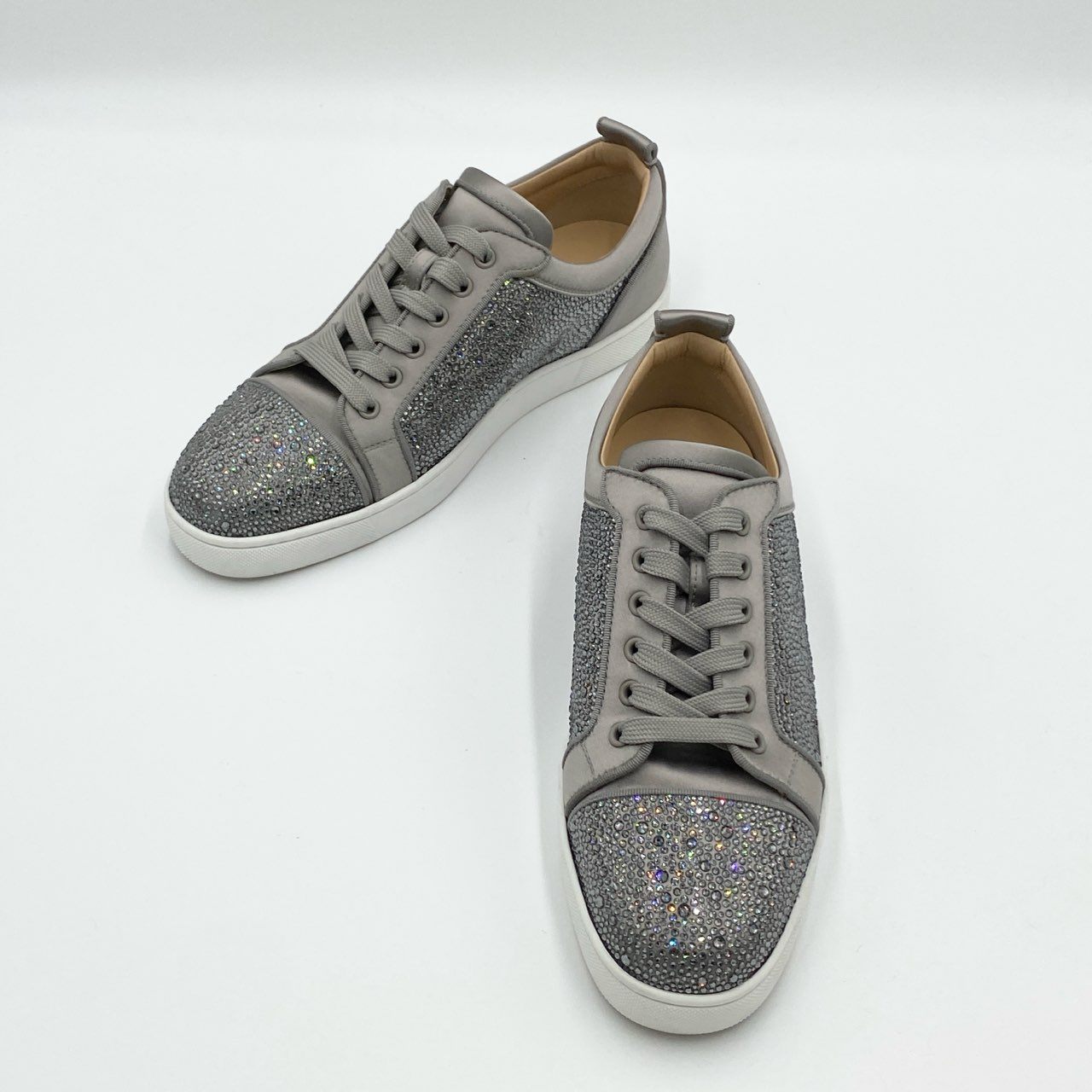 1h20《極美品》 Christian Louboutin クリスチャンルブタン LOUIS STRASS ルイスストラス ラインストーン サテン スニーカー シューズ サイズ42.5 グレー メンズ 紳士靴k02i