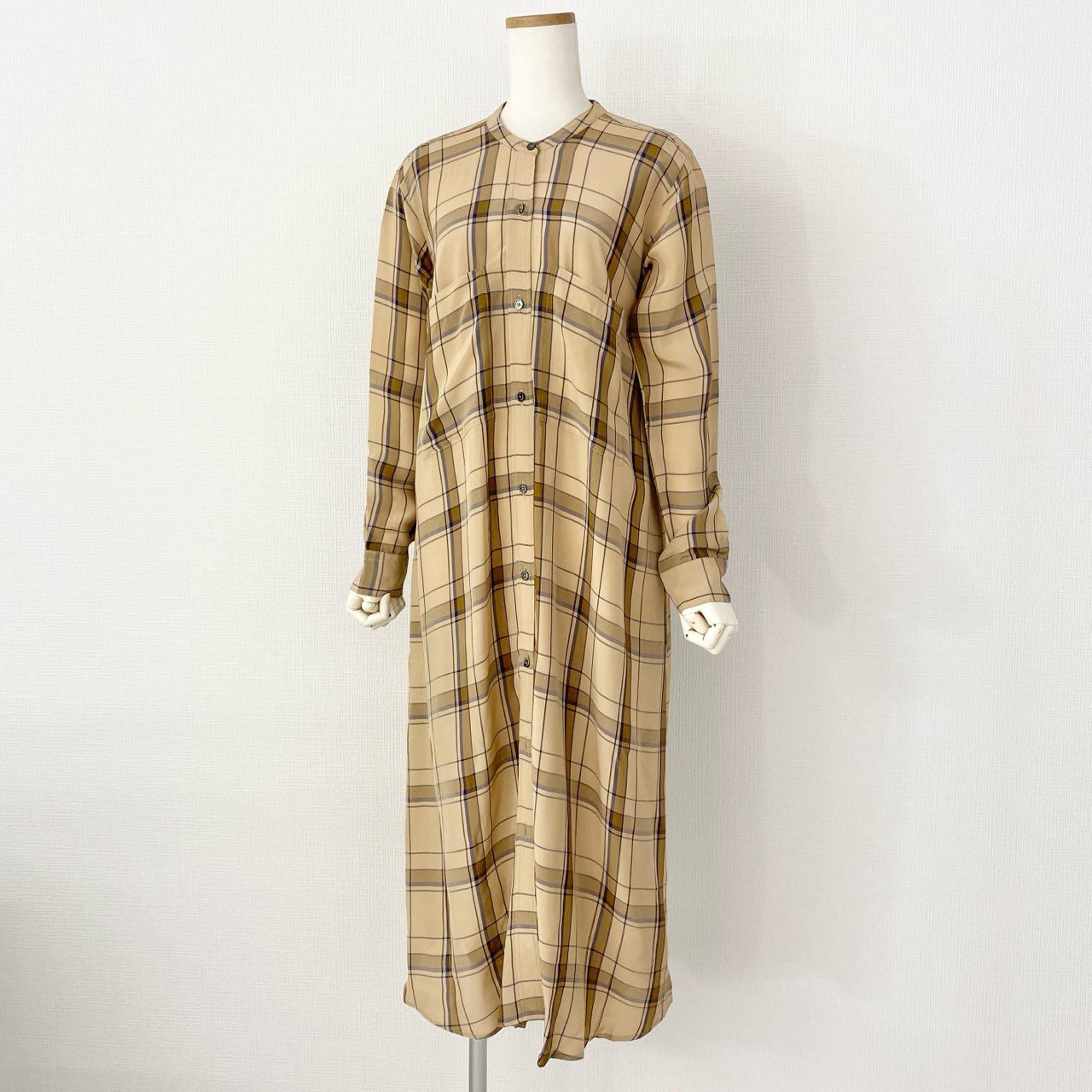 51f16 TICCA ティッカ ノーカラー レーヨンシャツワンピース ロングシャツ 落ち感トロみ素材 サイズF ベージュ系 レーヨン100% レディース