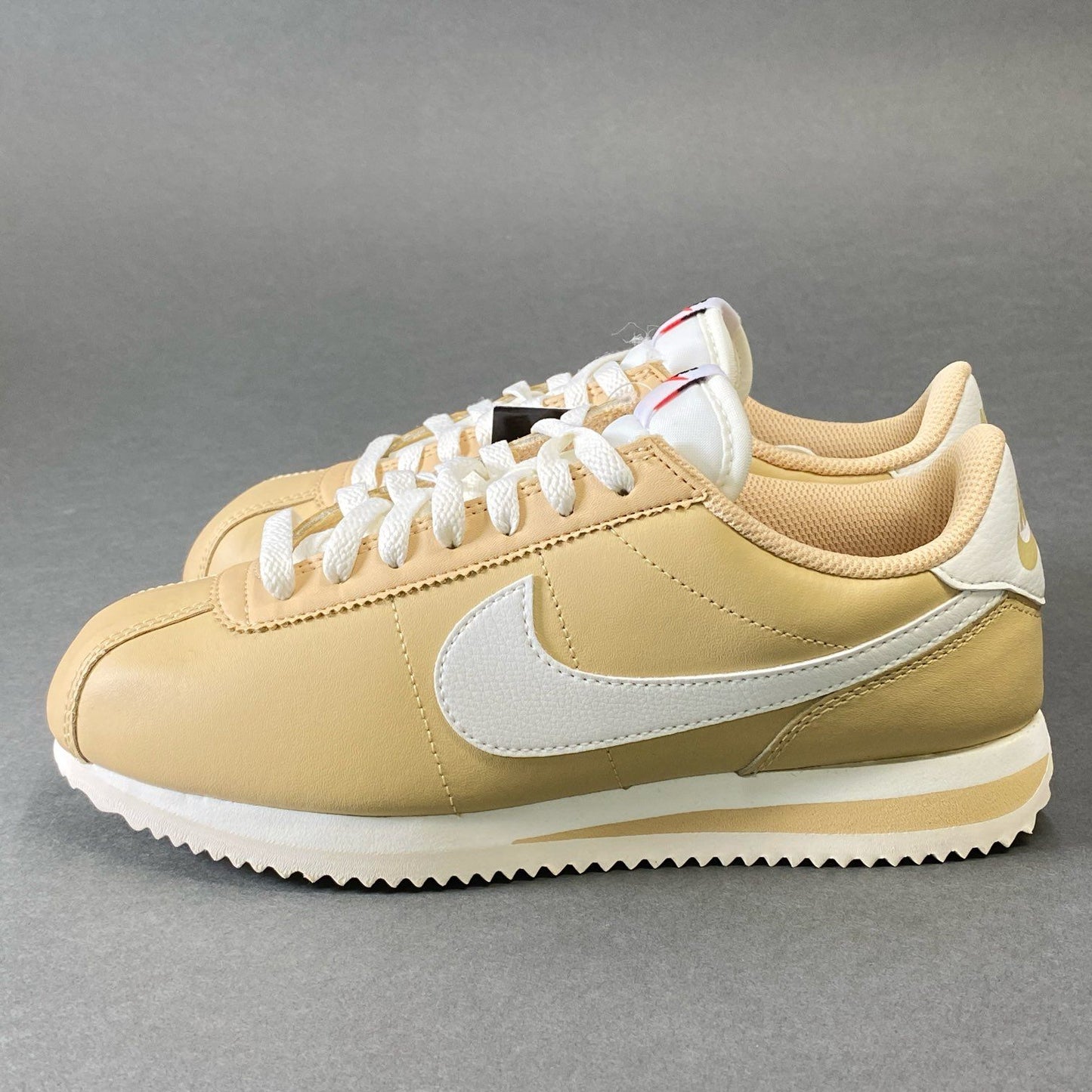 6g9 《未使用品》 NIKE ナイキ CORTEZ コルテッツ DN1791-200 23.5cm ベージュ スニーカー シューズ 箱有