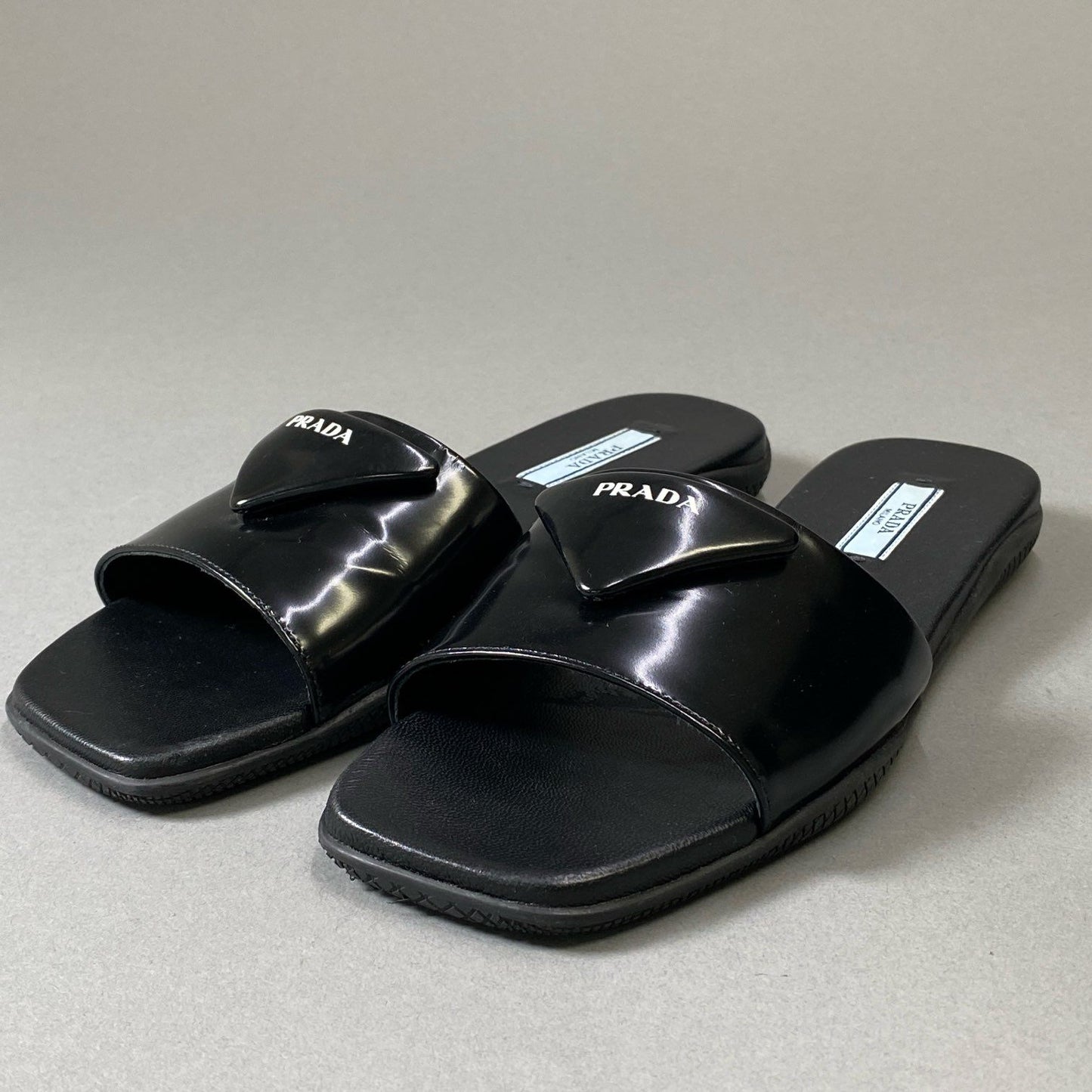3i30 《美品》 PRADA プラダ トライアングルロゴ パデッドナッパレザーサンダル 35 1/2 ブラック ミュール 三角ロゴ シューズt18r