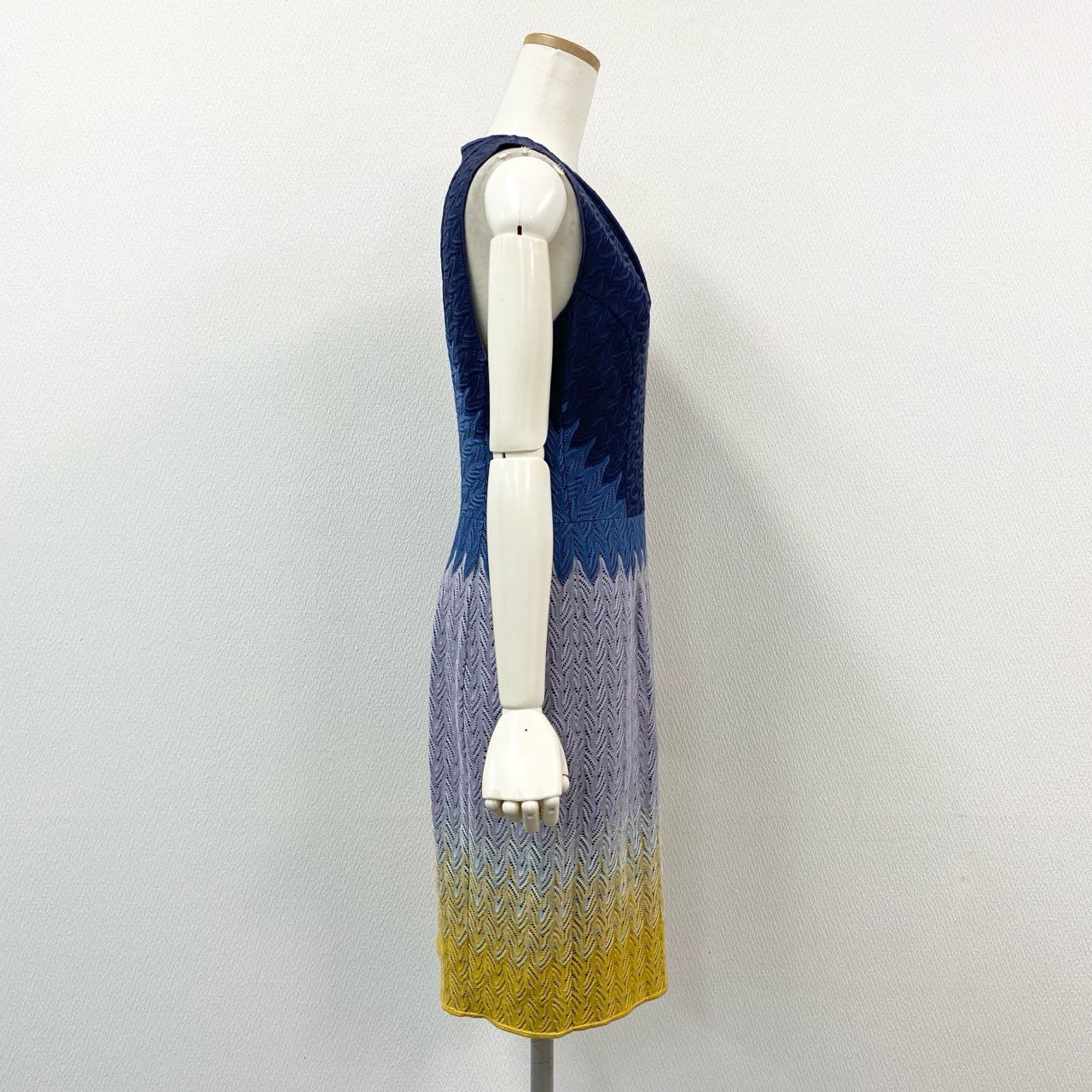 48h14《美品》 MISSONI ミッソーニ ノースリーブワンピース ニットワンピース ひざ丈 タイトスカート サイズ42 マルチカラー レディースu02t