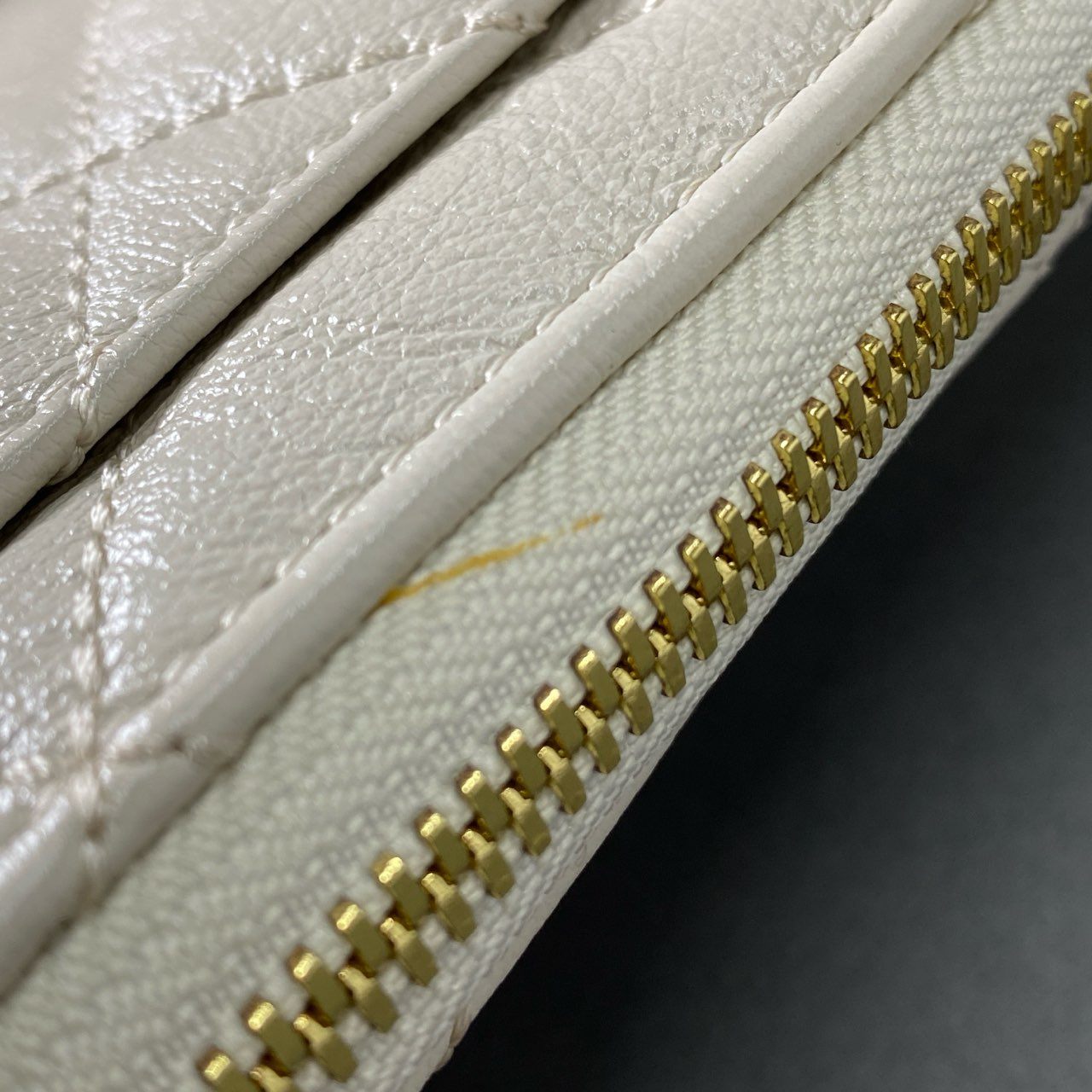 26f23 《美品》定価¥85,800 COCOCELUX GOLD ココセリュックス ゴールド ダイヤモンドレザー L字 ラウンドジップウォレット 長財布 501AB0318 ホワイト Leather キルティング