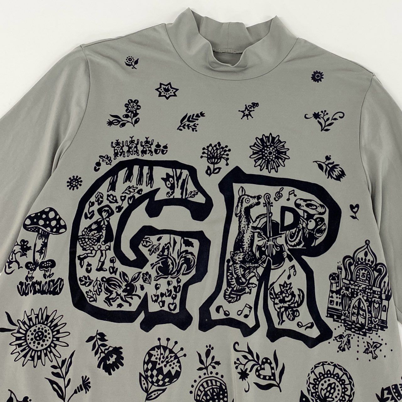 71i3 TOKUKO 1er Vol トクコプルミエヴォル 日本製 ハイネック 半袖チュニック トップス  総柄刺繍 9 Mサイズ ライトグレー レディースo07t