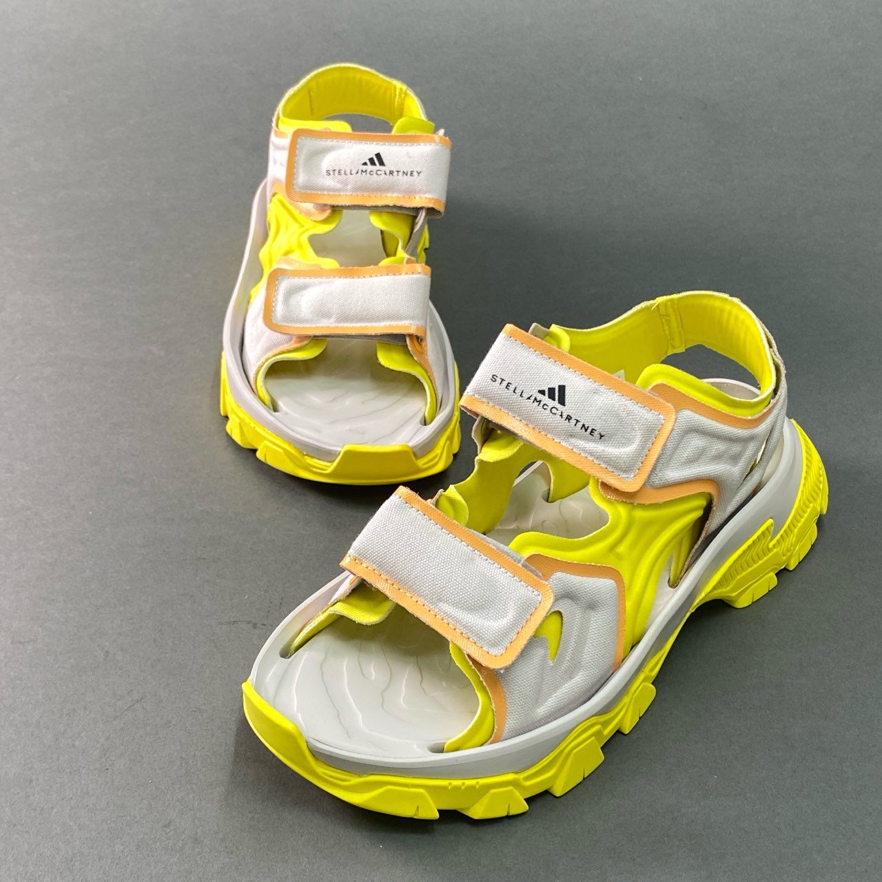 8f4 《極美品》 adidas アディダス × Stella McCartney ステラマッカートニー HIKA SANDAL ヒカ アウトドアサンダル 24.5cm チョーク イエロー シューズ 箱付き
