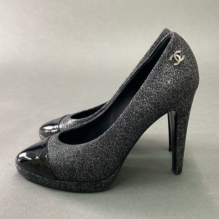 4f4 《美品》 CHANEL シャネル ココマーク エナメルトゥ グリッター パンプス 36C ブラック グレー シューズ イタリア製