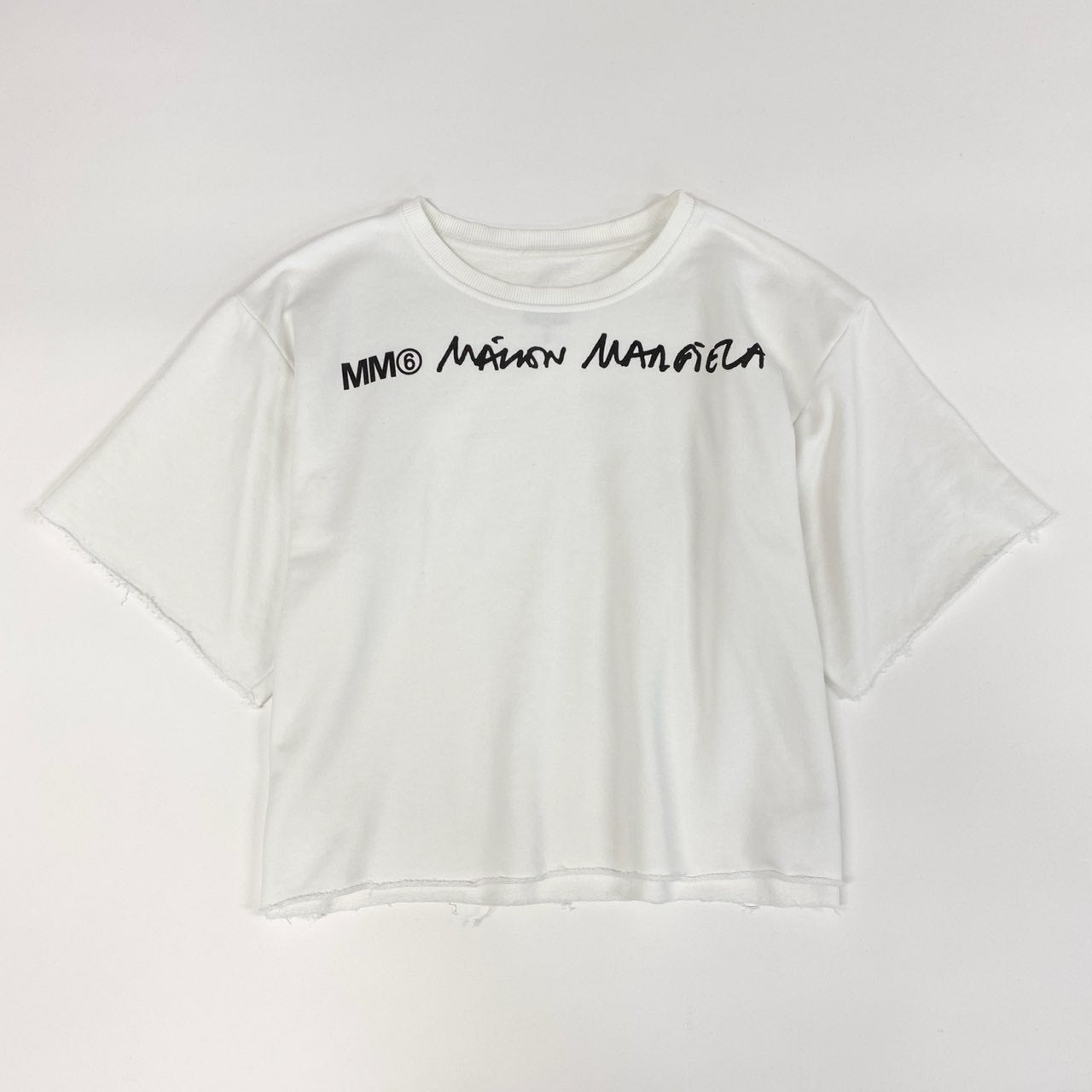 25f14 MM6 MAISON MARGIELA エムエムシックス メゾンマルジェラ クルーネック 半袖スウェット スエット カットオフ ロゴプリント 短丈 S32GU0133 Sサイズ ホワイト コットン