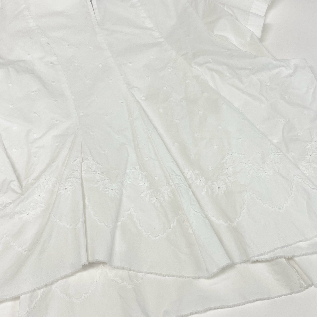 64g18 《美品》 tricot COMME des GARCONS トリコ コムデギャルソン 刺繍デザイン ペプラムシャツ M ホワイト ブラウス AD2020
