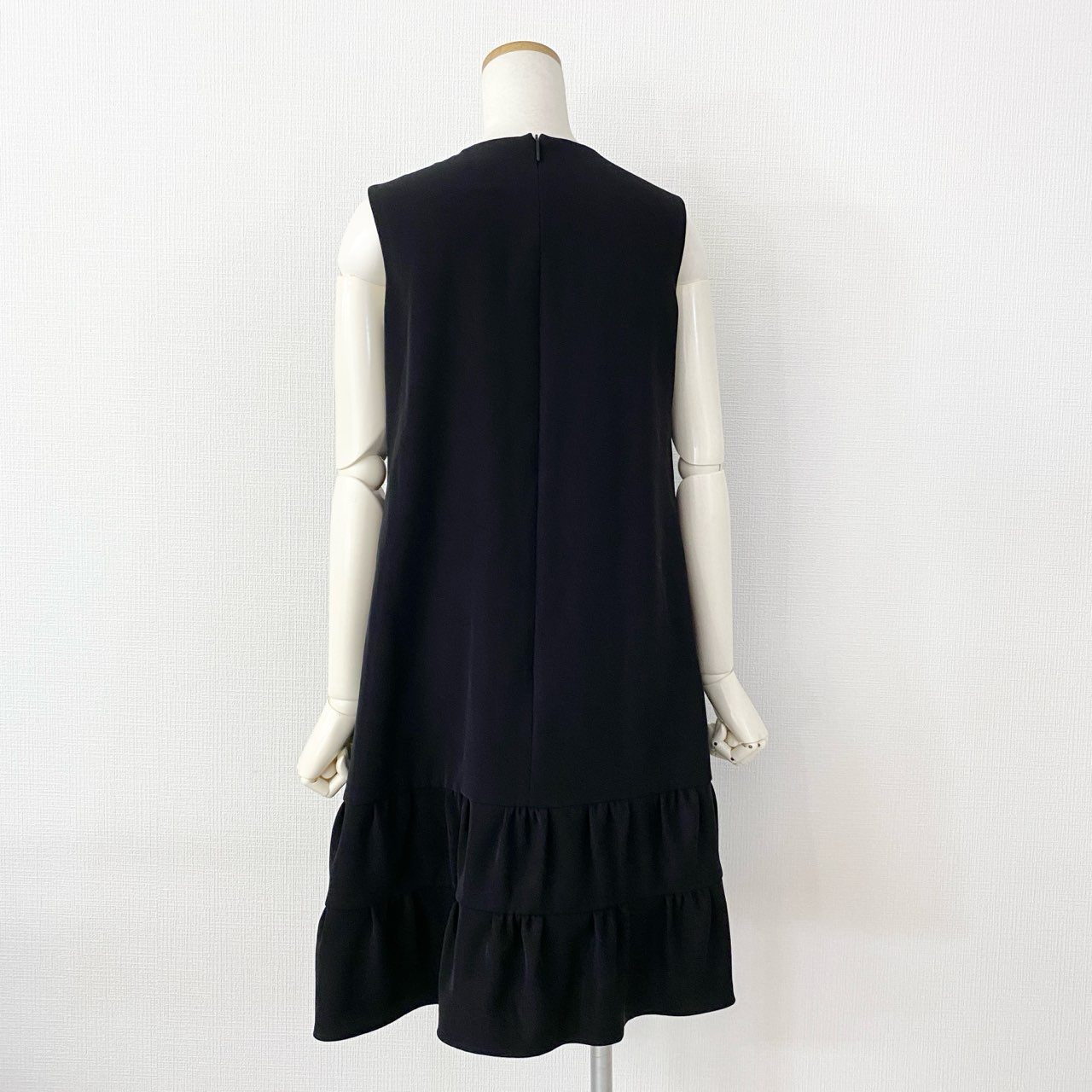 8f14 《極美品》 定価50.000円 日本製 Rene ルネ ノースリーブワンピース ドレスワンピース 裾フリル 膝丈 5716100 サイズ36 ブラック ポリエステル100% レディース