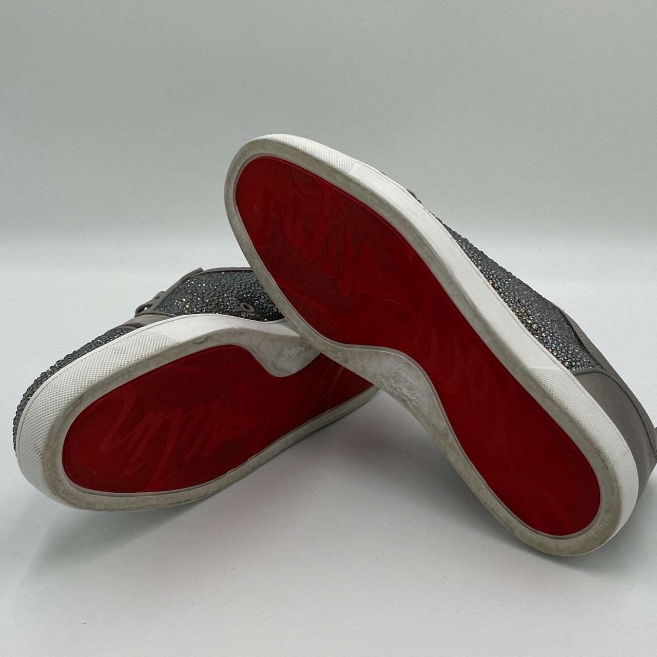 1h20《極美品》 Christian Louboutin クリスチャンルブタン LOUIS STRASS ルイスストラス ラインストーン サテン スニーカー シューズ サイズ42.5 グレー メンズ 紳士靴k02i