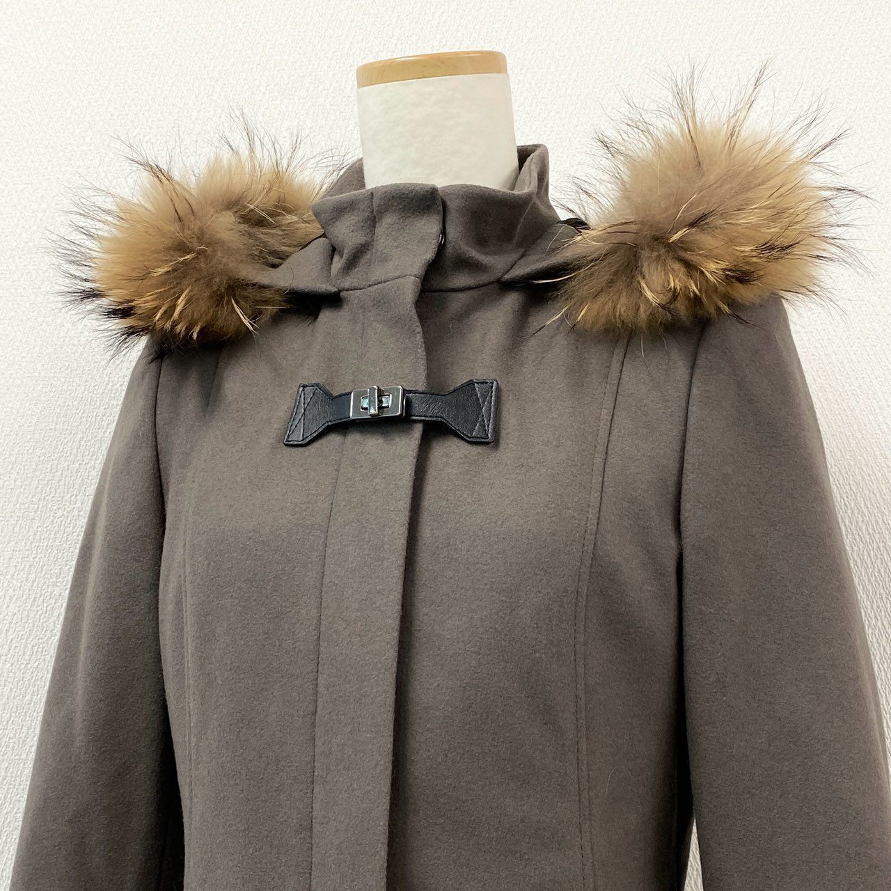81h7《極美品》HUGO BOSS ヒューゴボス ウールコート ラクーンファー フラップベルト 34 ブラウン レディースk02i