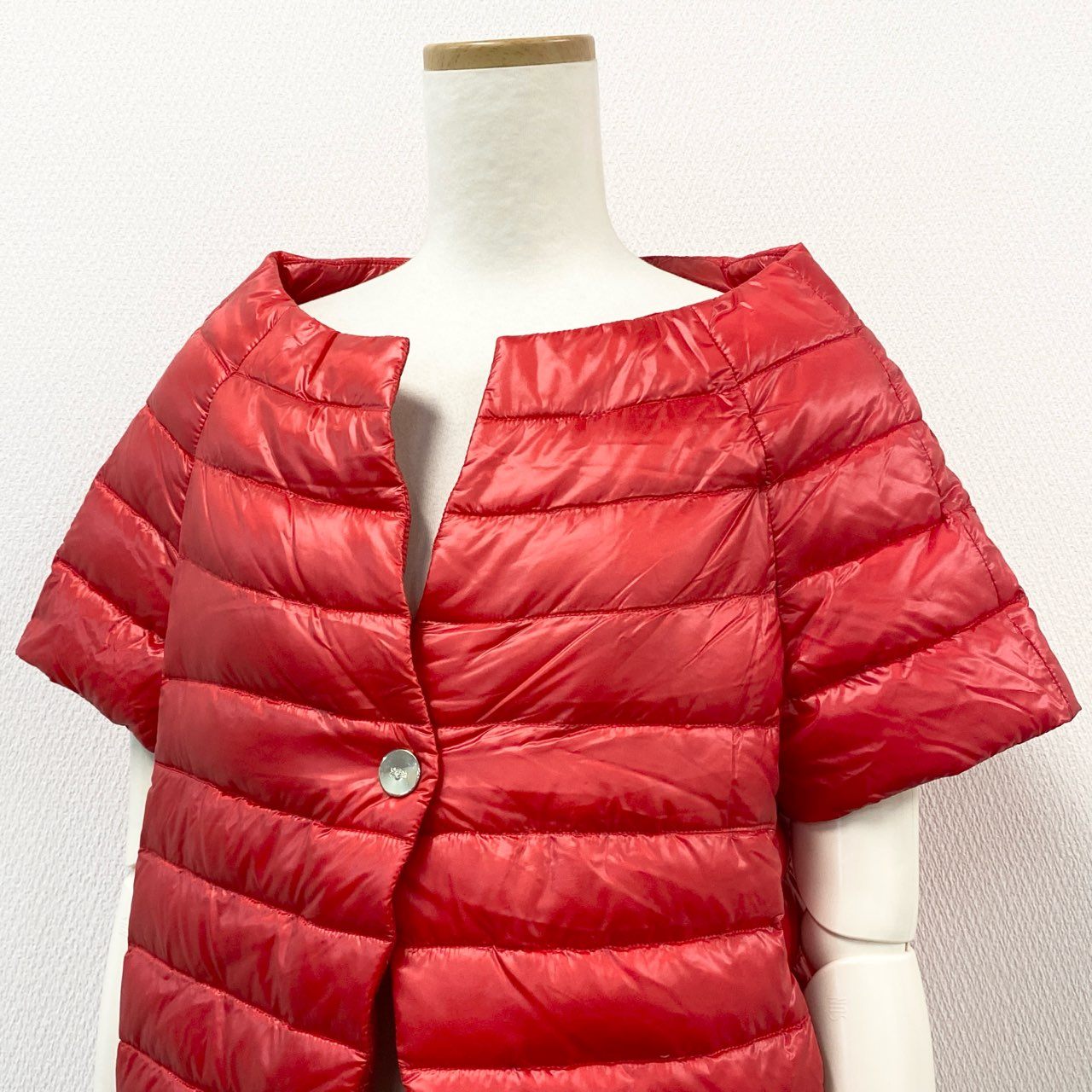 51f3 HERNO ヘルノ インナーダウンジャケット ライトダウン PIUMINO DONNA CORTO 半袖 金ボタン PI1077D 42 レッド