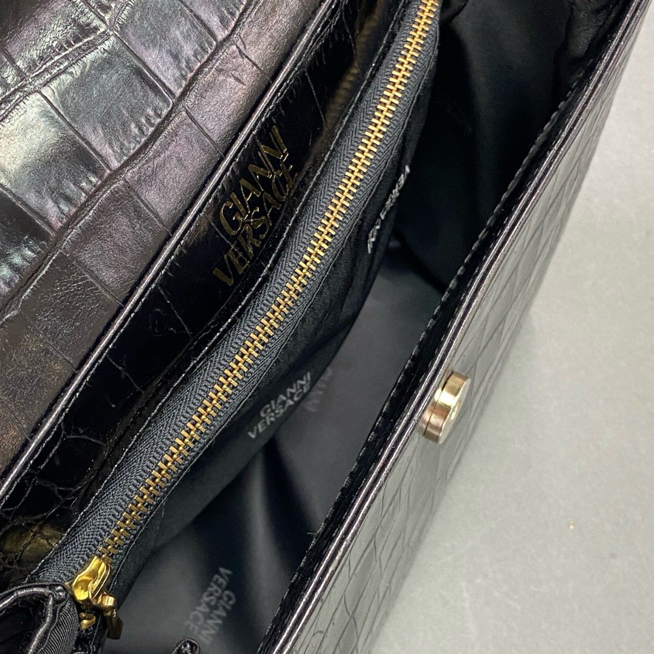 Af4 GIANNI VERSACE ジャンニ ヴェルサーチ クロコ型押し ハンドバッグ ブラック レザー カバン 鞄 ビンテージ Vintage レトロ