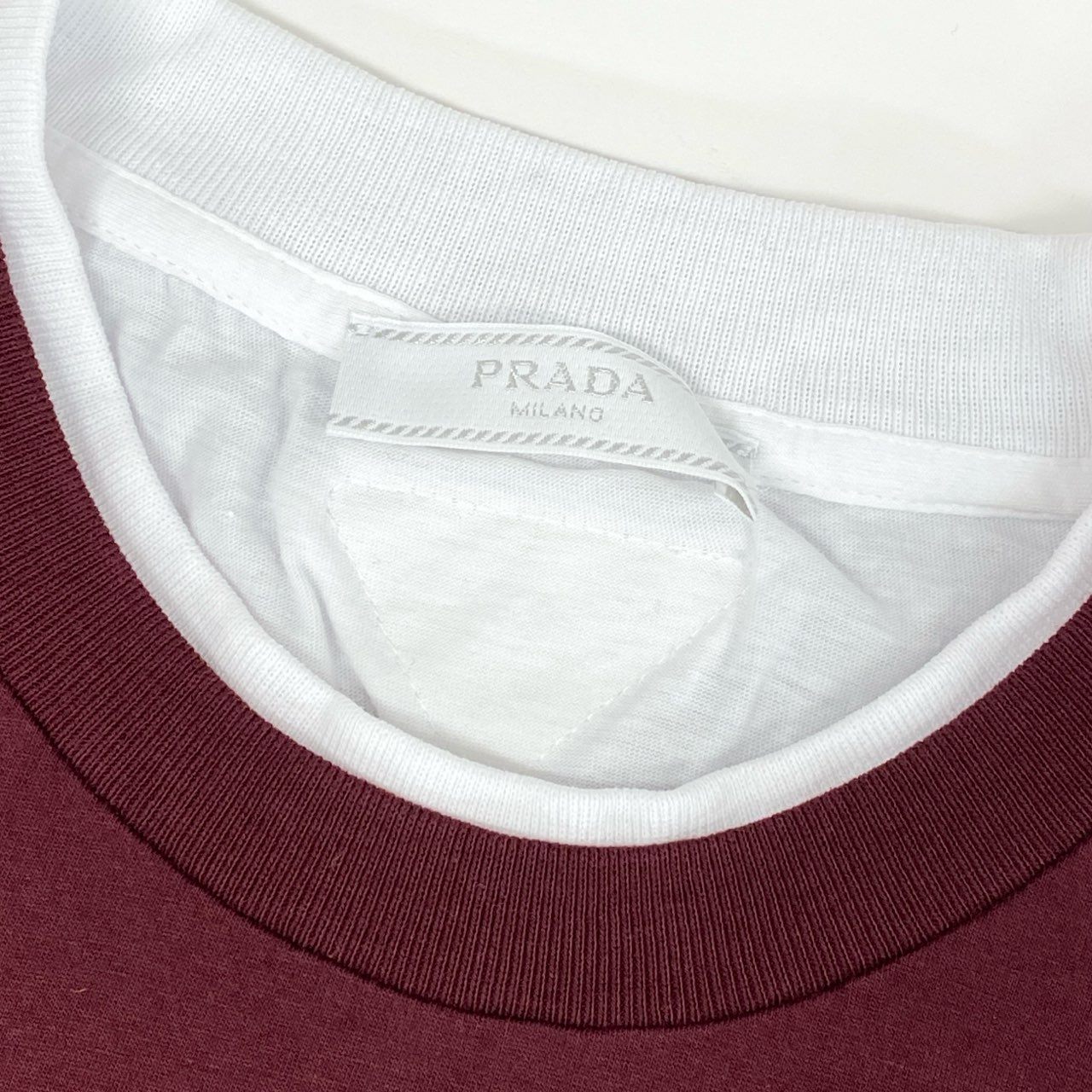 84e30 PRADA プラダ コットンTシャツ トライアングルロゴ レイヤードデザイン クルーネック カットソー 半袖 ACU1 2024 82 UJN912 Sサイズ ボルドー