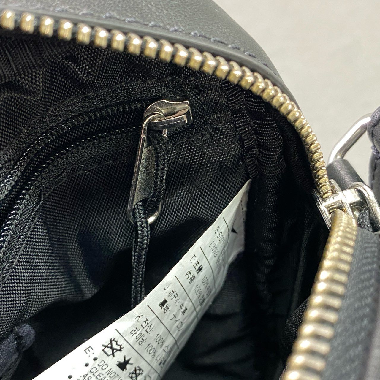 Hg9 SUPREME NIKE シュプリーム ナイキ LEATHER SHOULDER BAG レザーショルダーバッグ HJ7964-045 ブラック 牛革 メンズ