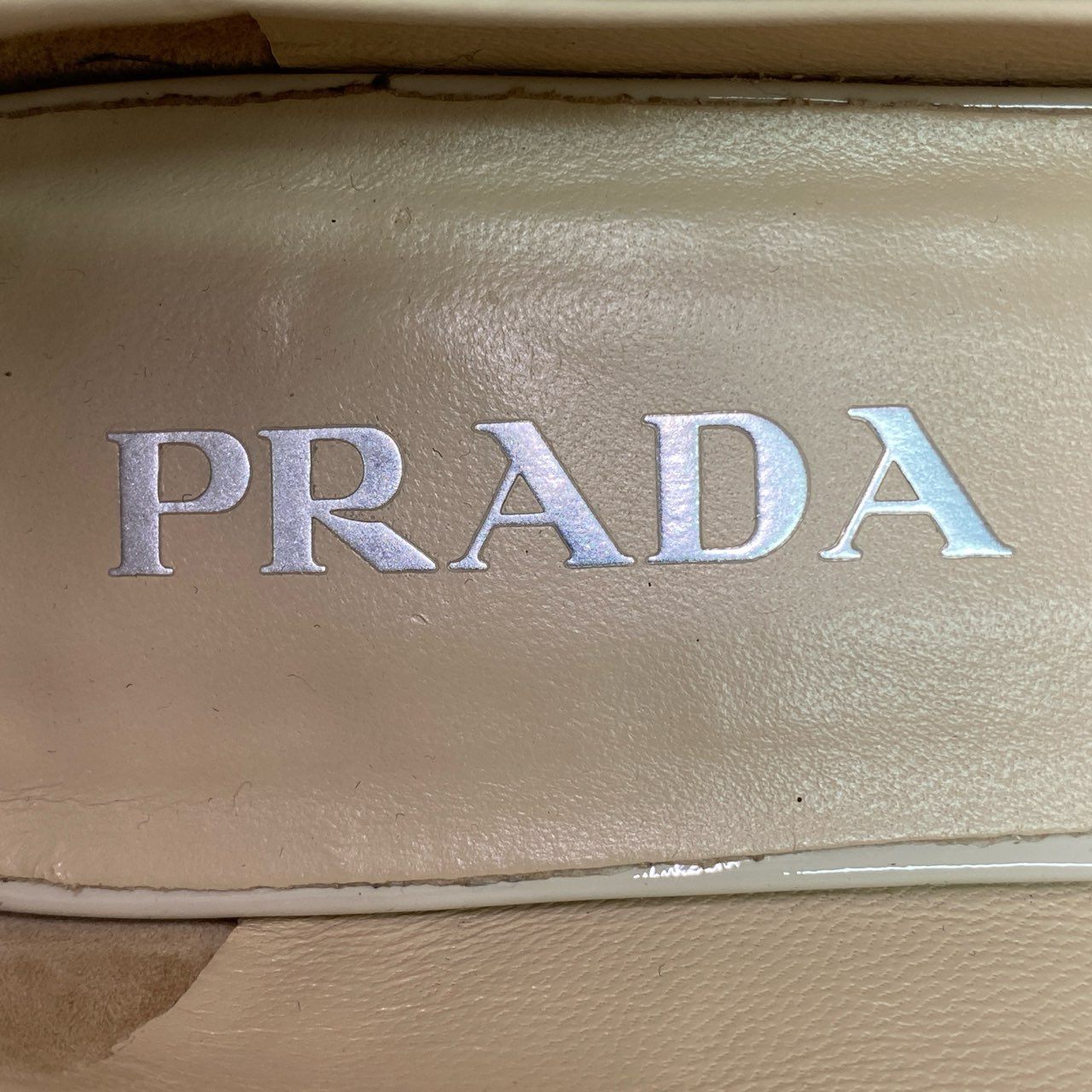 4c21 PRADA プラダ トライアングルロゴ エナメル フラットパンプス 37 1/2 ベージュ パテントレザー 三角ロゴ バレエシューズ イタリア製