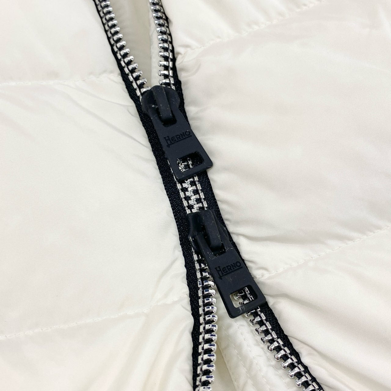 60f21 HERNO ヘルノ ロングダウンジャケット ダウンコート フーディ リブニット PI1118D 12004 38 ホワイト