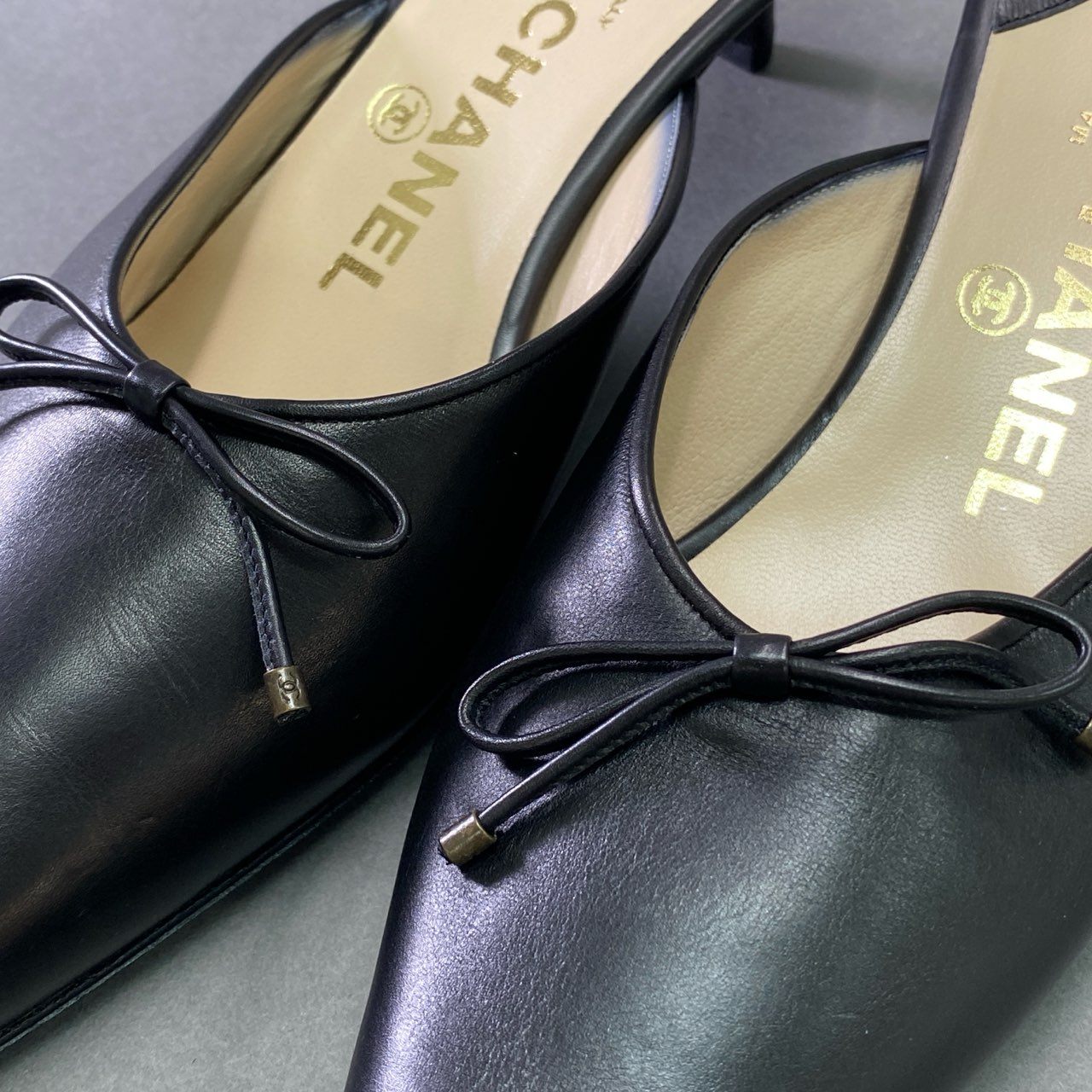 4d14 《未使用品》 CHANEL シャネル レザー ミュール リボンパンプス 37 ブラック Leather サンダル シューズ イタリア製 保存袋付き
