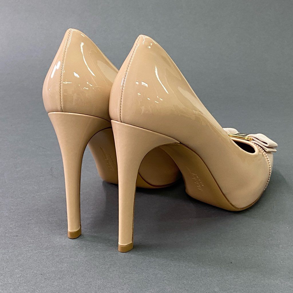 3d3 Salvatore Ferragamo サルヴァトーレ フェラガモ VARA ヴァラリボン エナメルヒールパンプス 7 1/2 ピンクベージュ パテントレザー シューズ イタリア製