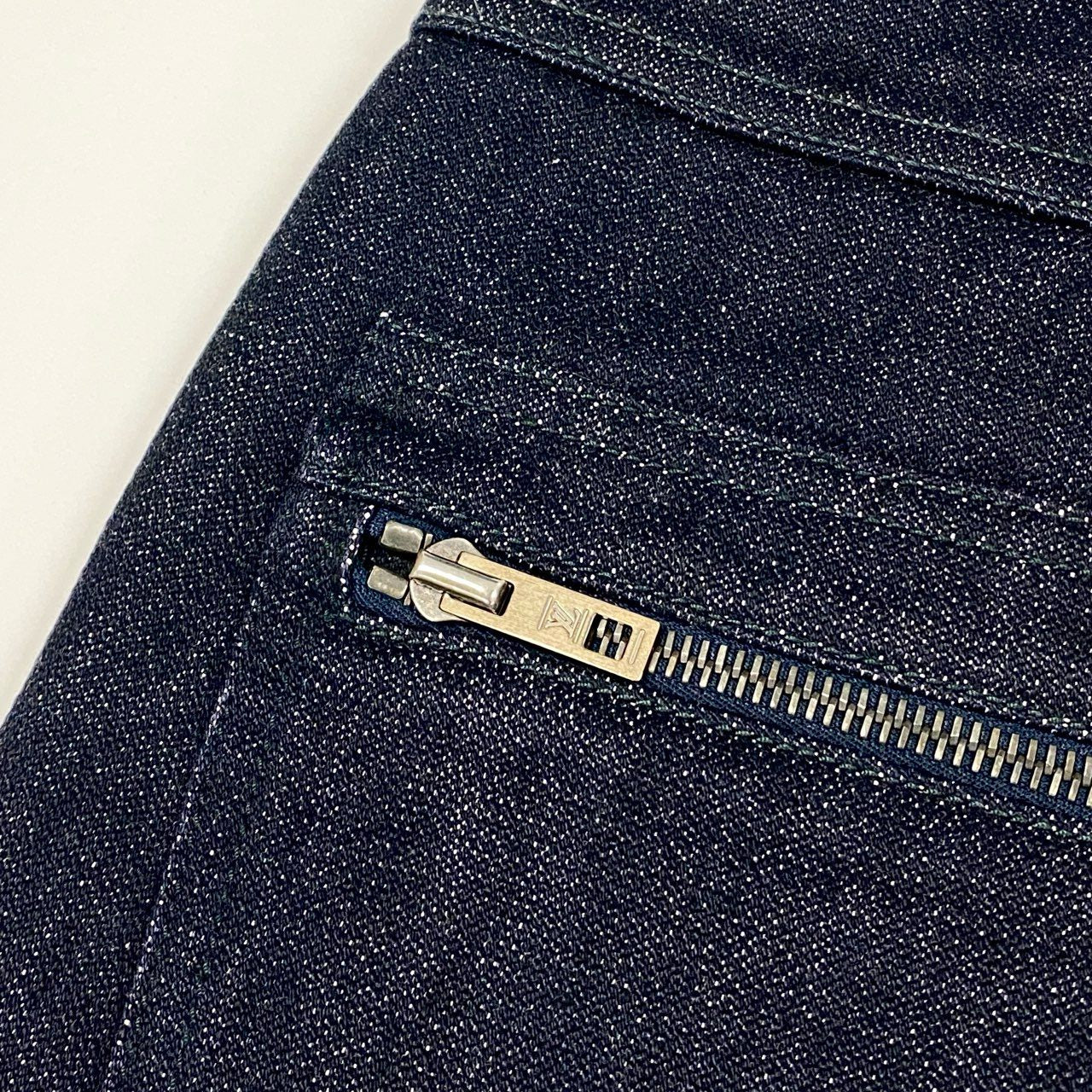 7i25-2《美品》LOUIS VUITTON ルイヴィトン デニムパンツ ボトムス ストレートパンツ コットン イタリア製 M相当 濃紺 インディゴ メンズk02i