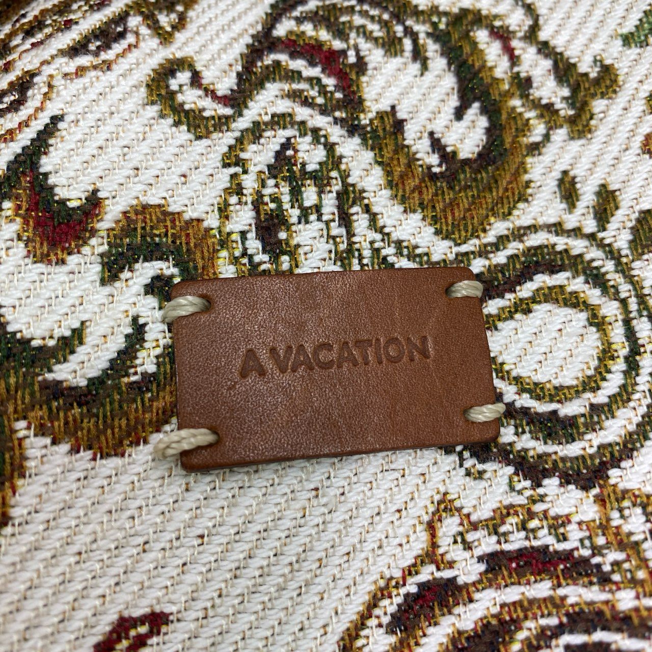 Fk13 《美品》定価¥55,000 A VACATION ア ヴァケーション 2022SS PICK 2WAY ペイズリー ハンドバッグ ホワイト系 TOMORROWLAND