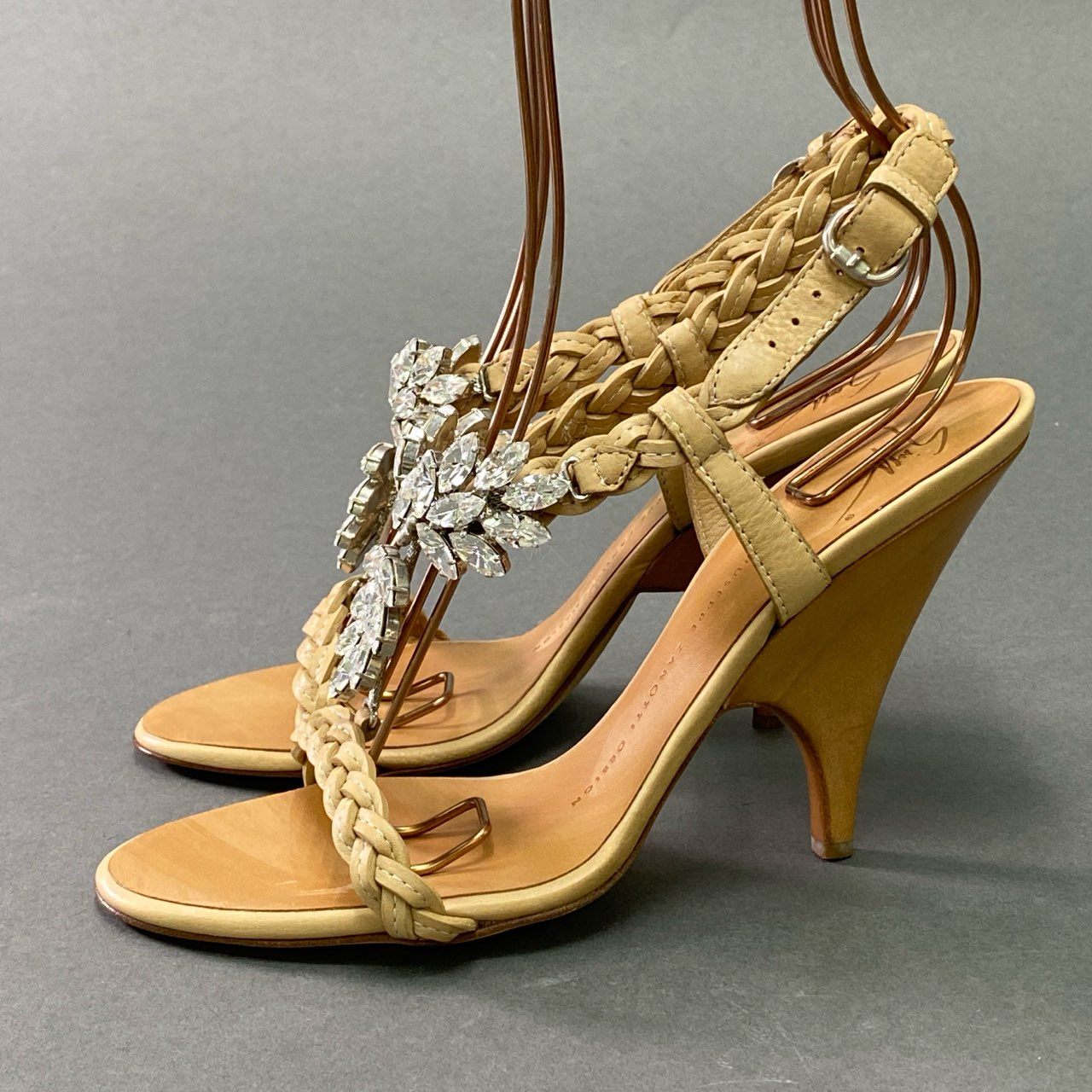 1e26 《美品》 GIUSEPPE ZANOTTI ジュゼッペザノッティ クリスタルビジュー レザーサンダル 37 ベージュ Leather アンクルストラップ シューズ 夏